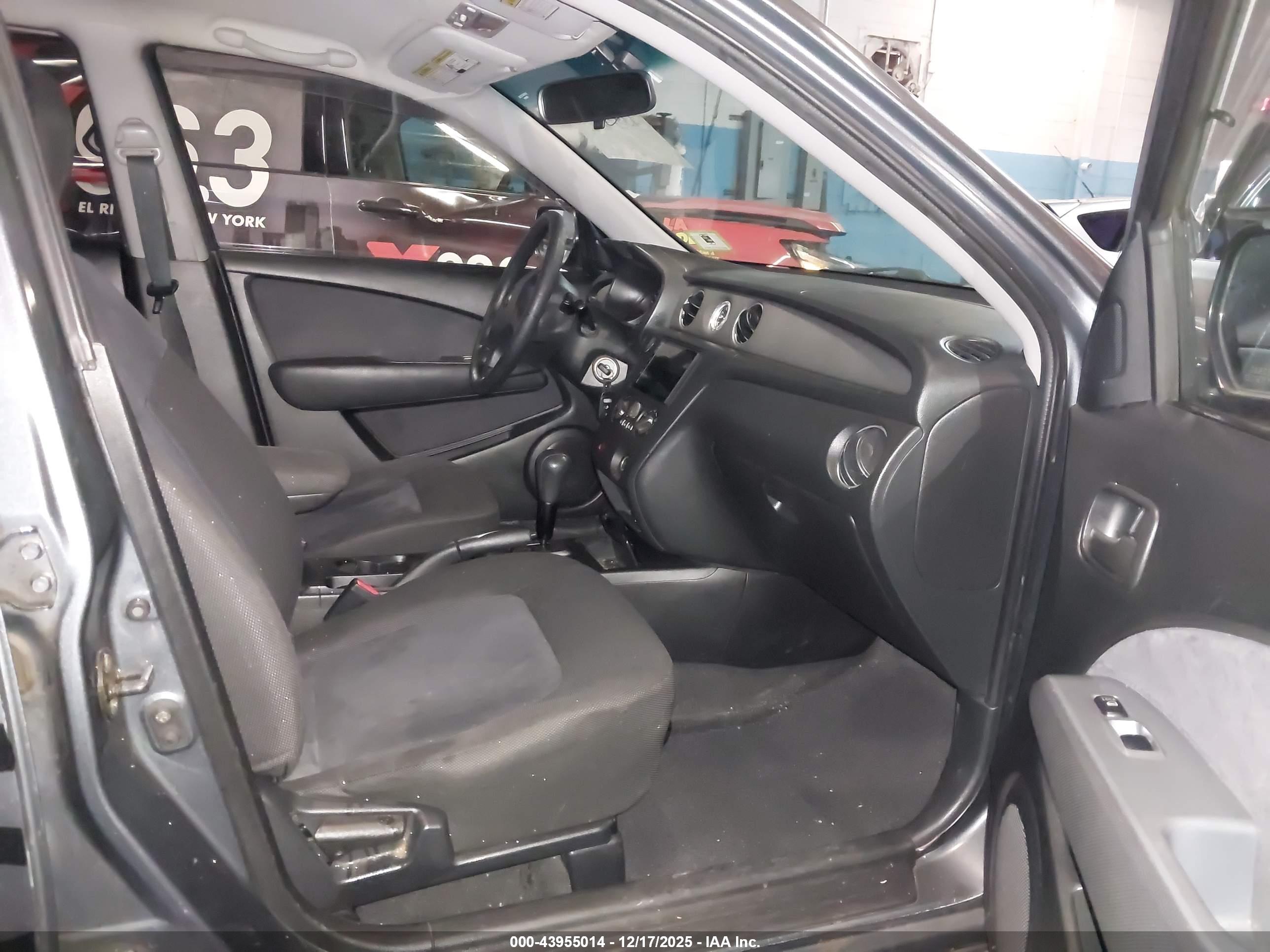 MITSUBISHI OUTLANDER image 5