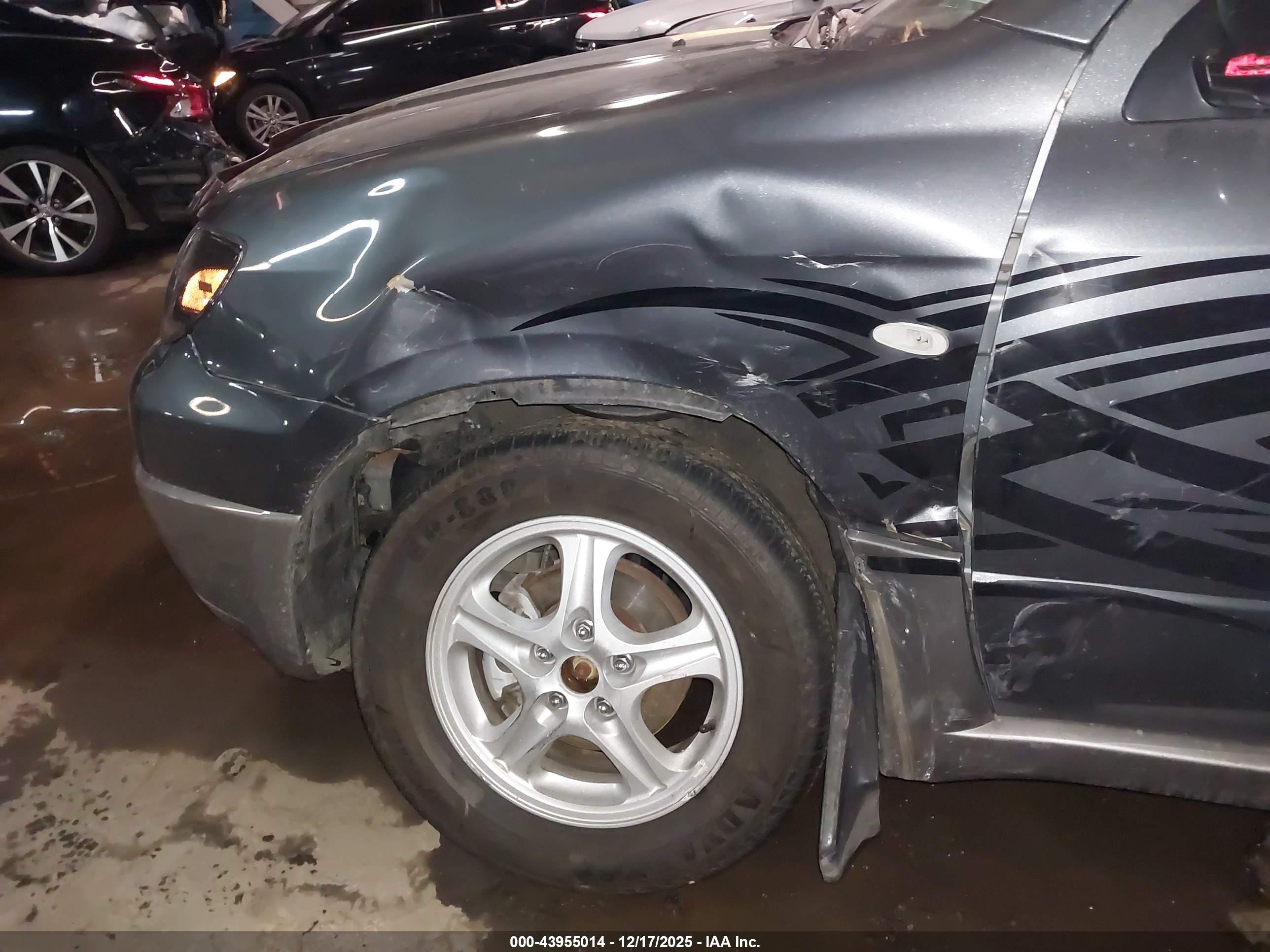 MITSUBISHI OUTLANDER image 6