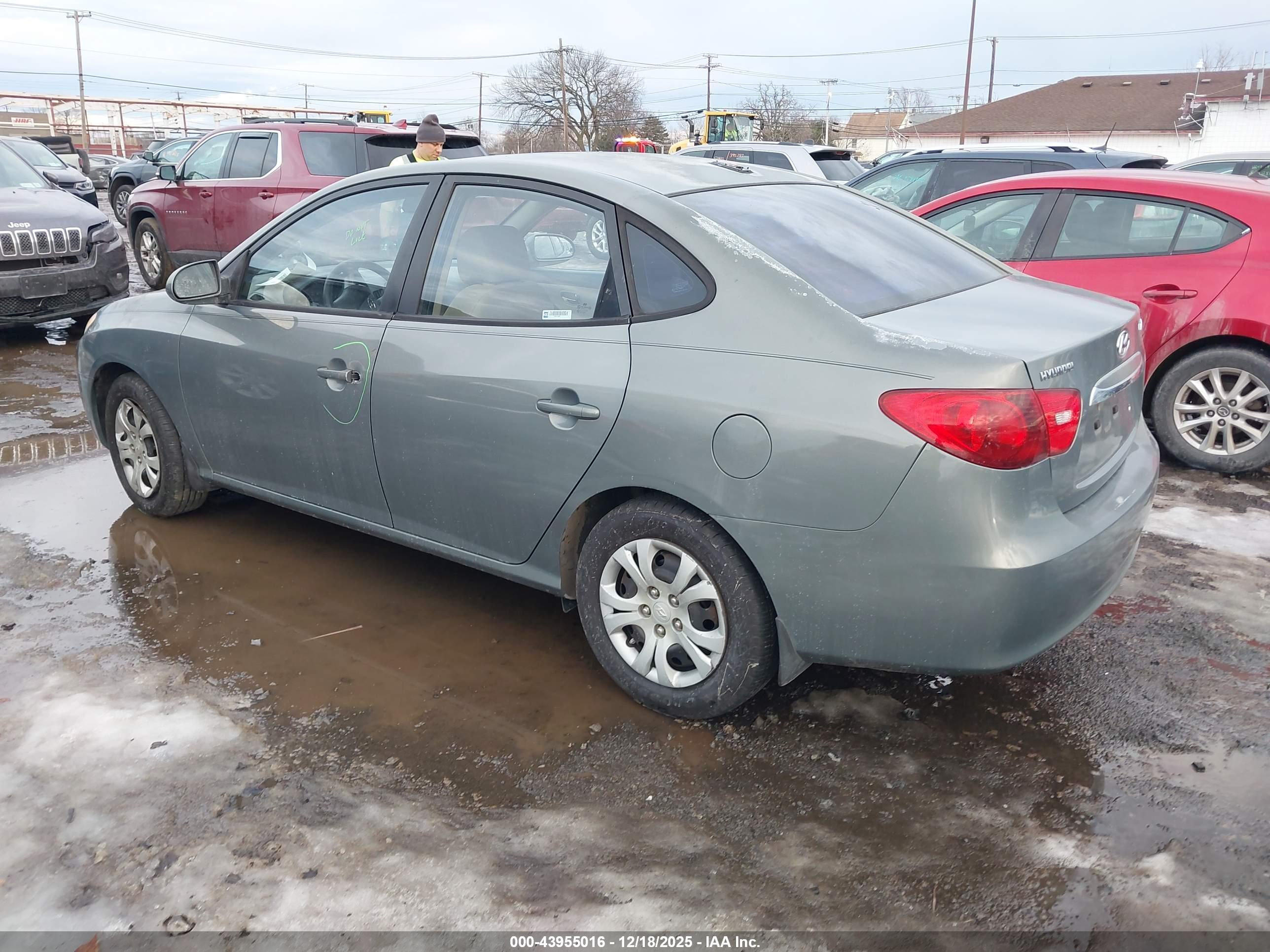 HYUNDAI ELANTRA image 3