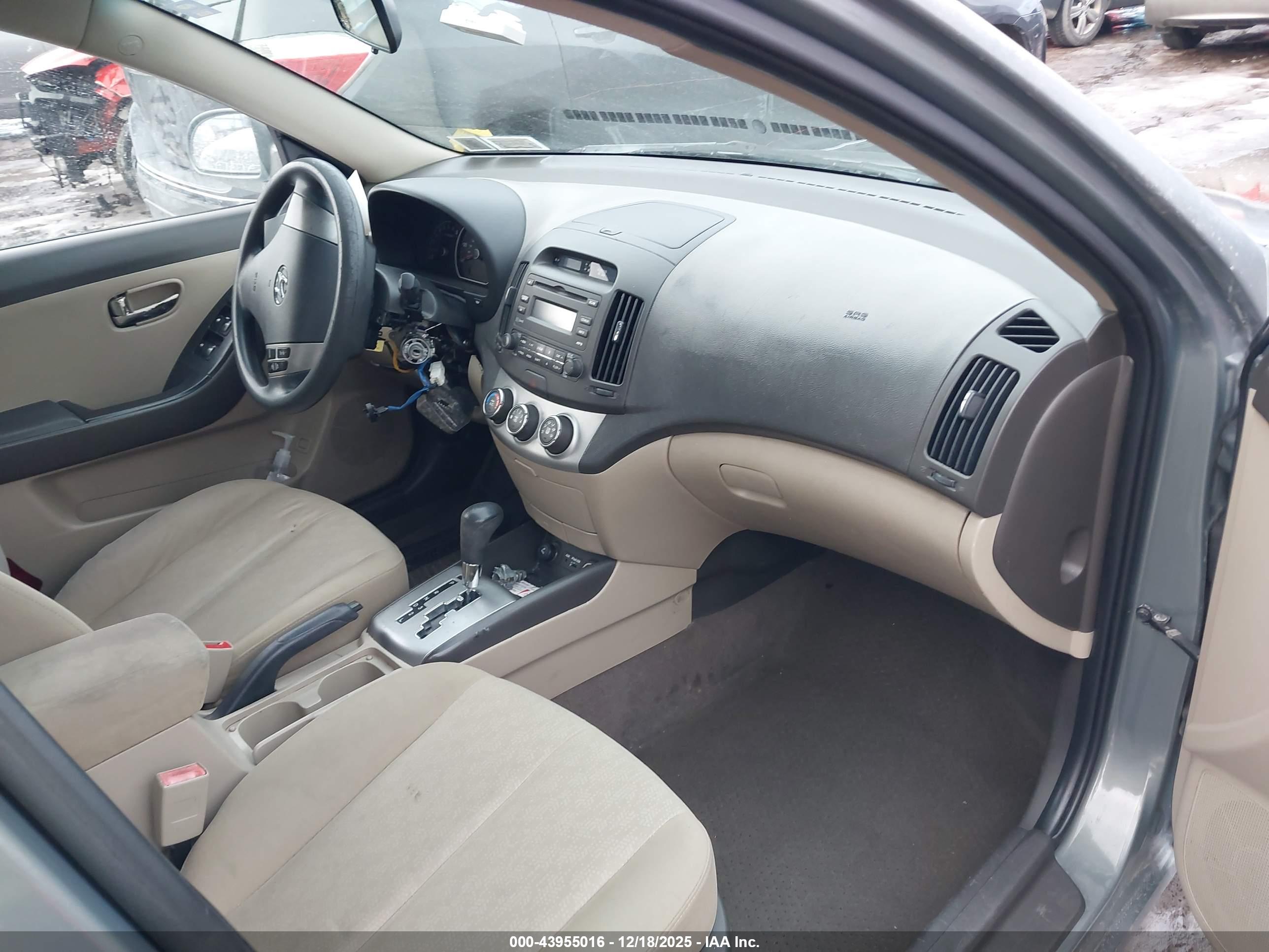 HYUNDAI ELANTRA image 5
