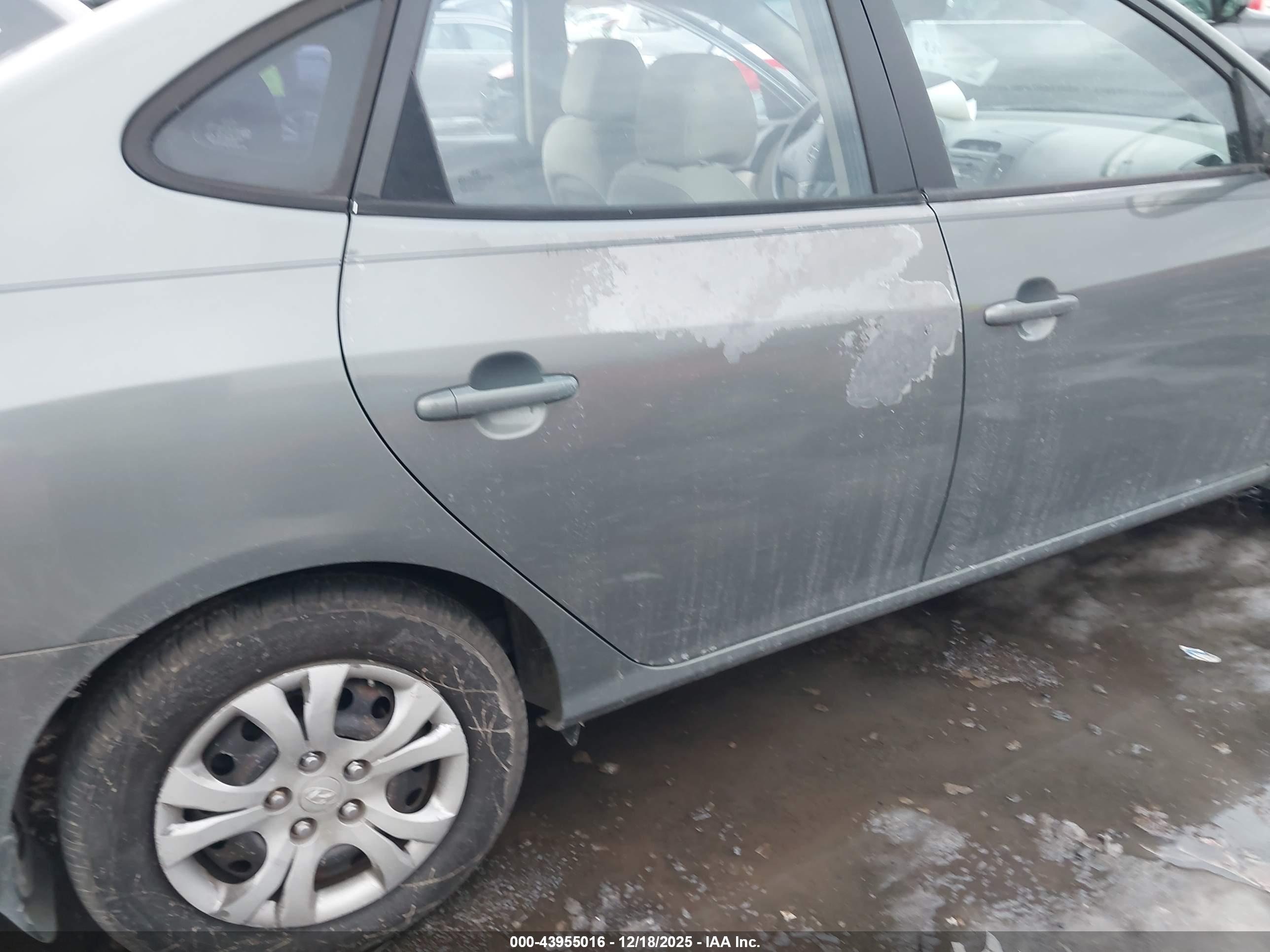 HYUNDAI ELANTRA image 6