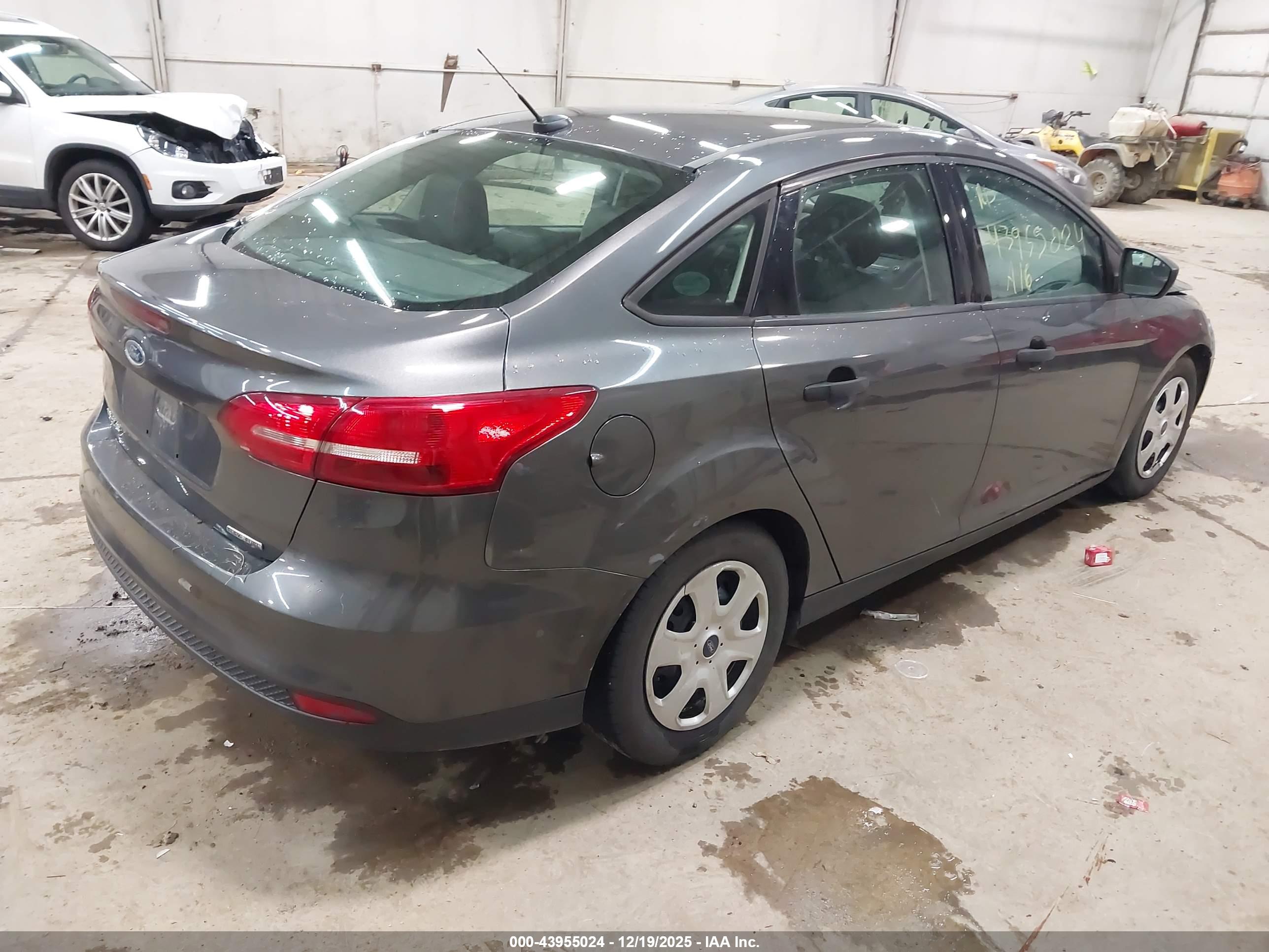 FORD FOCUS image 4
