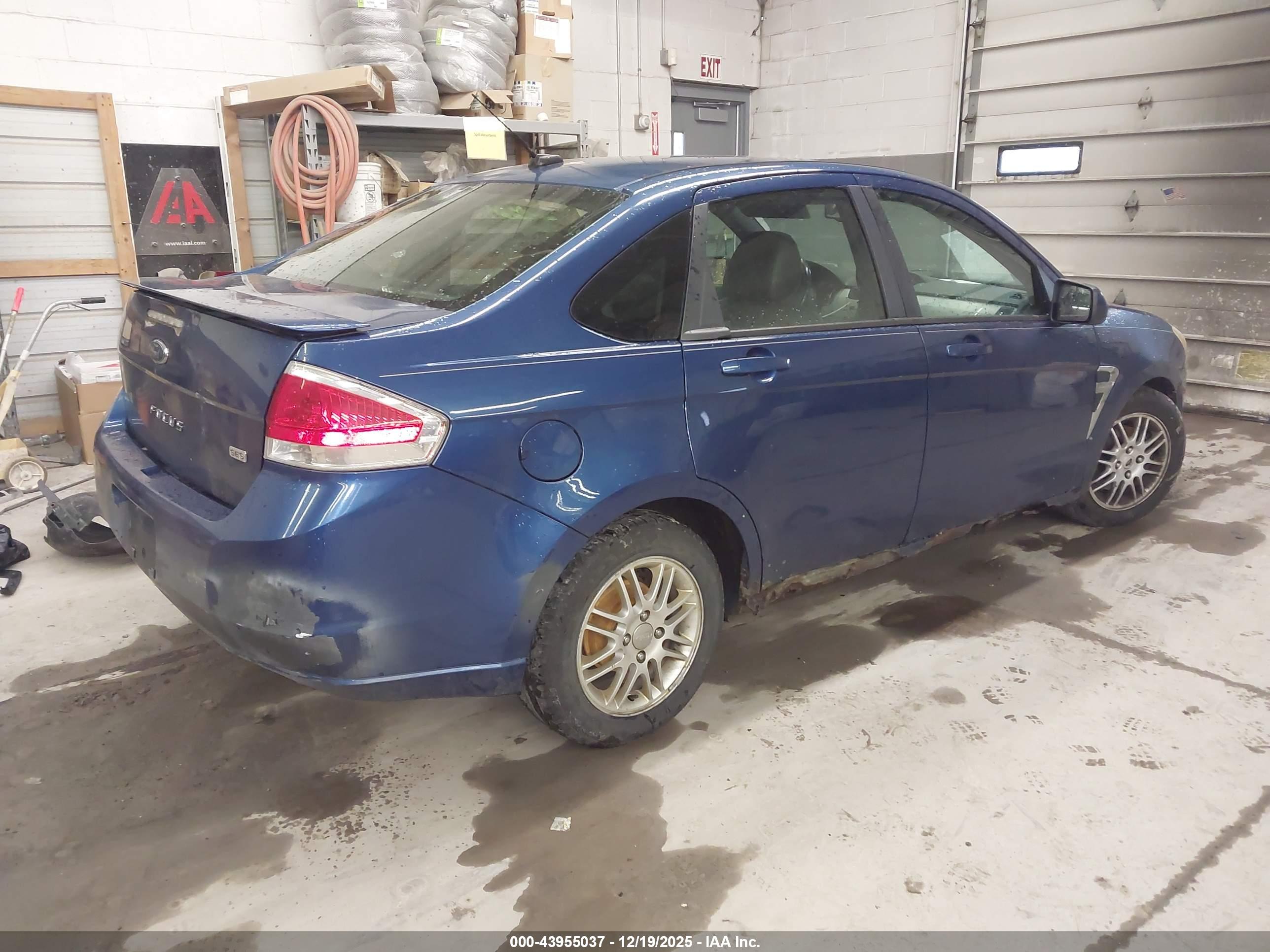 FORD FOCUS image 4