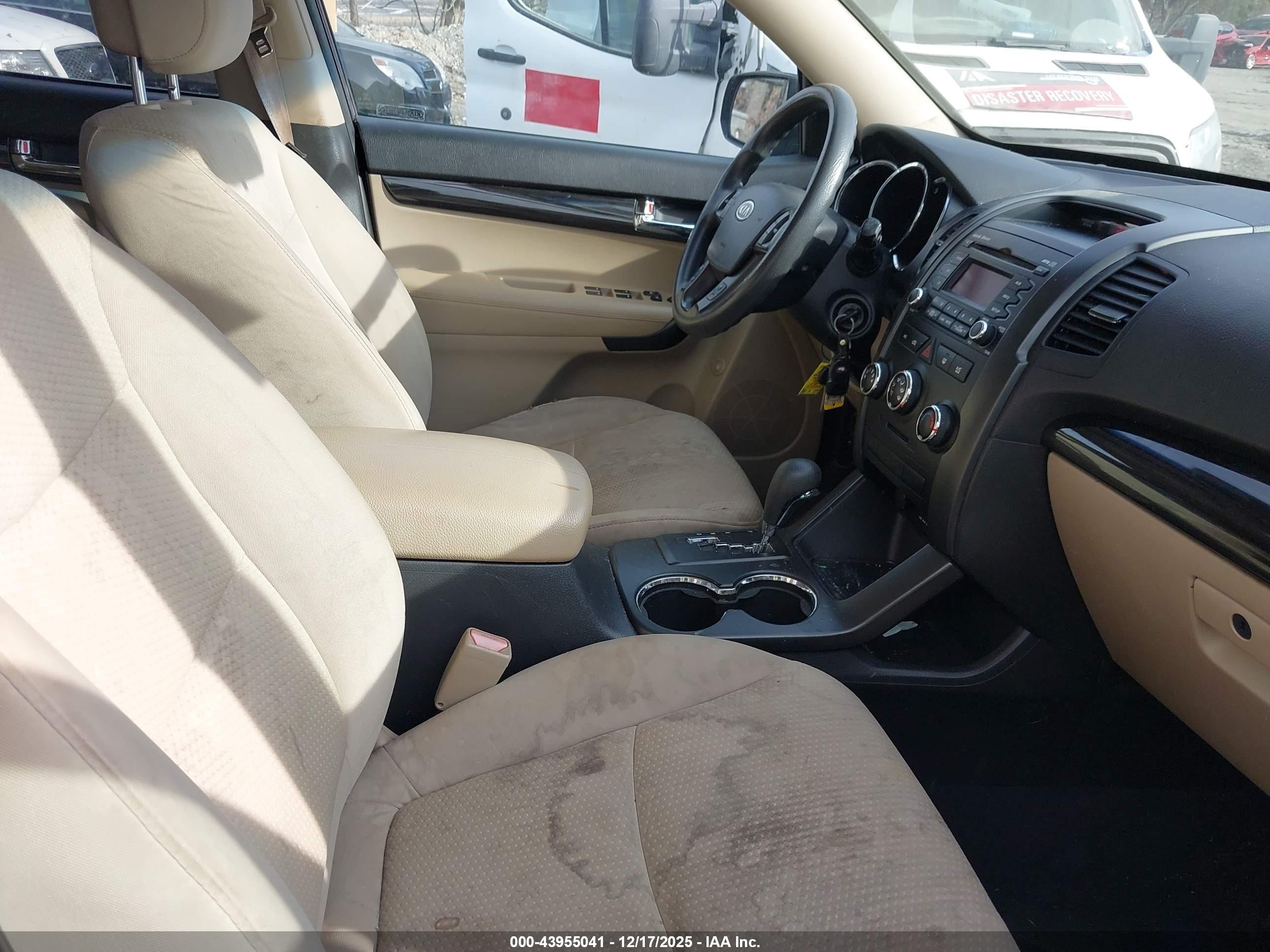 KIA SORENTO image 5