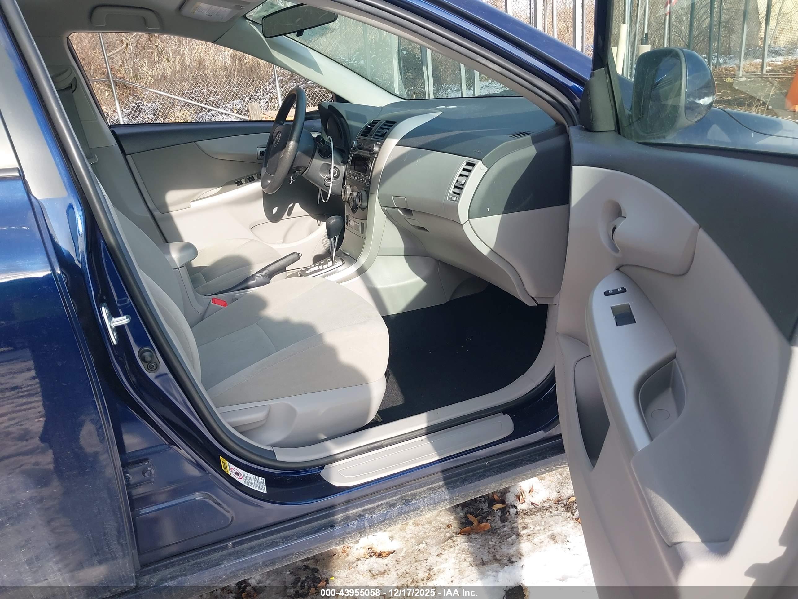 TOYOTA COROLLA image 5