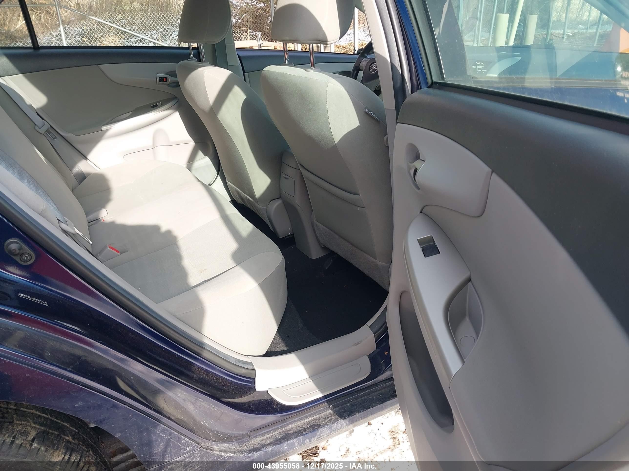 TOYOTA COROLLA image 8