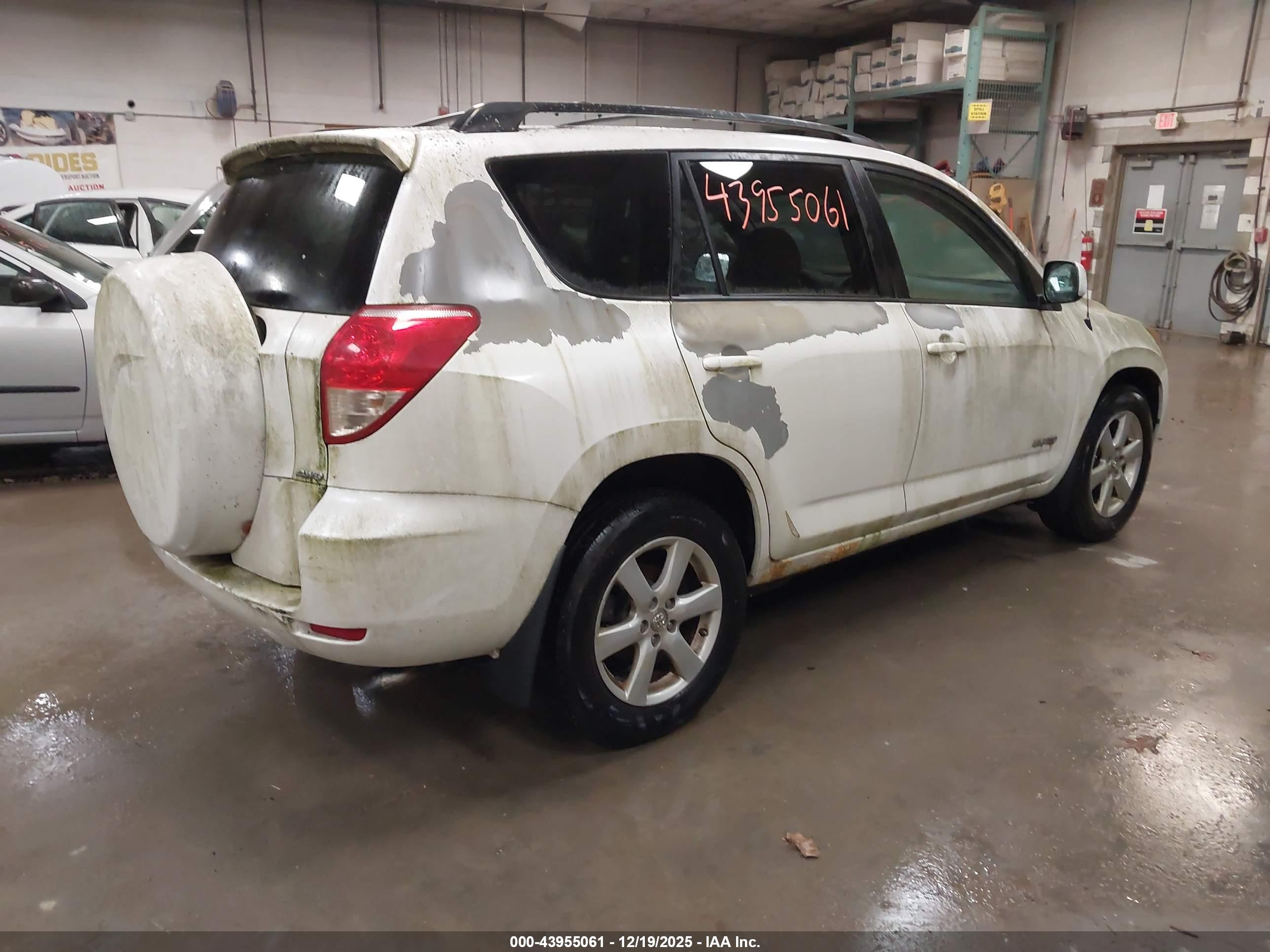 TOYOTA RAV4 image 4