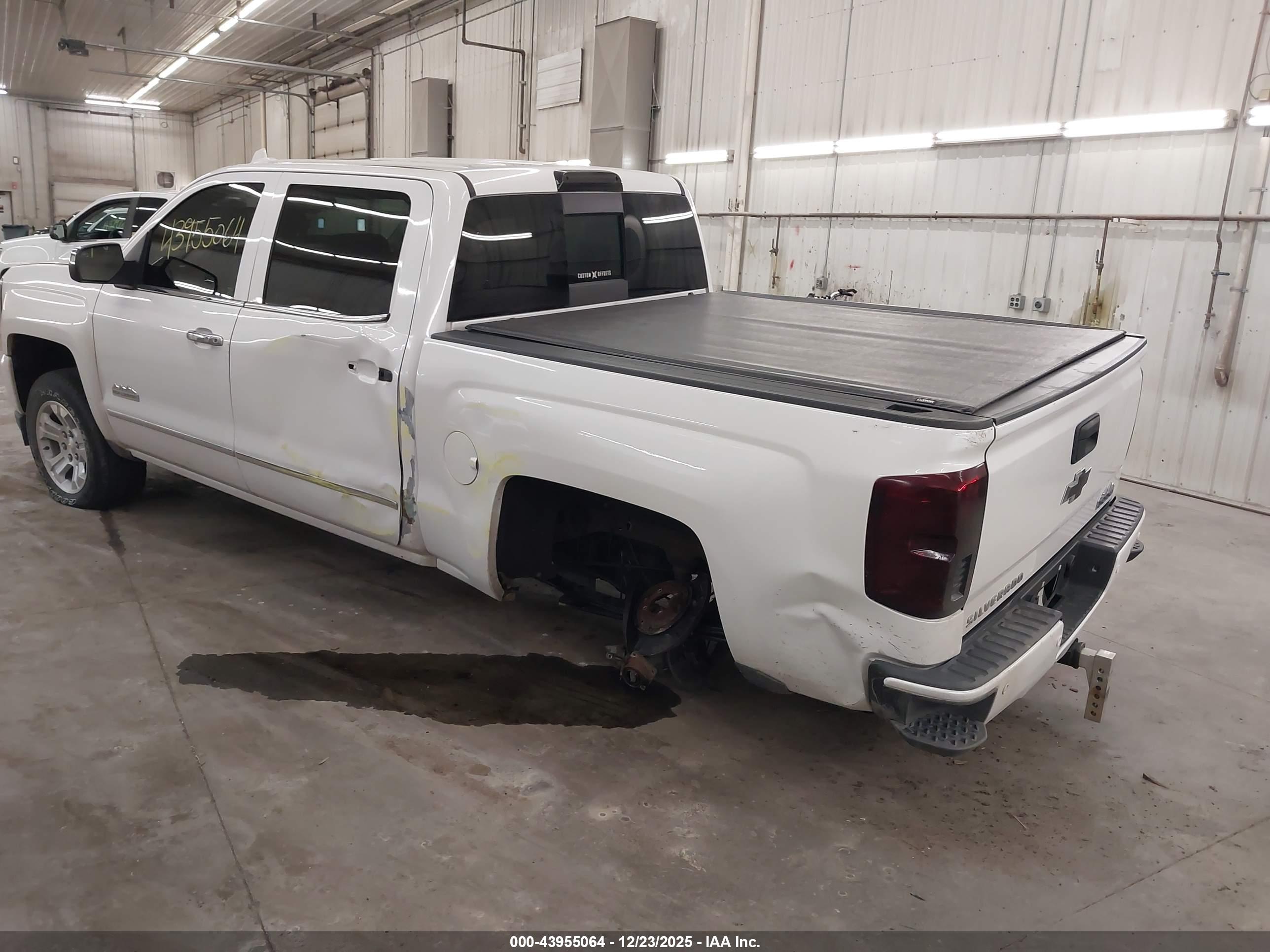 CHEVROLET SILVERADO image 3