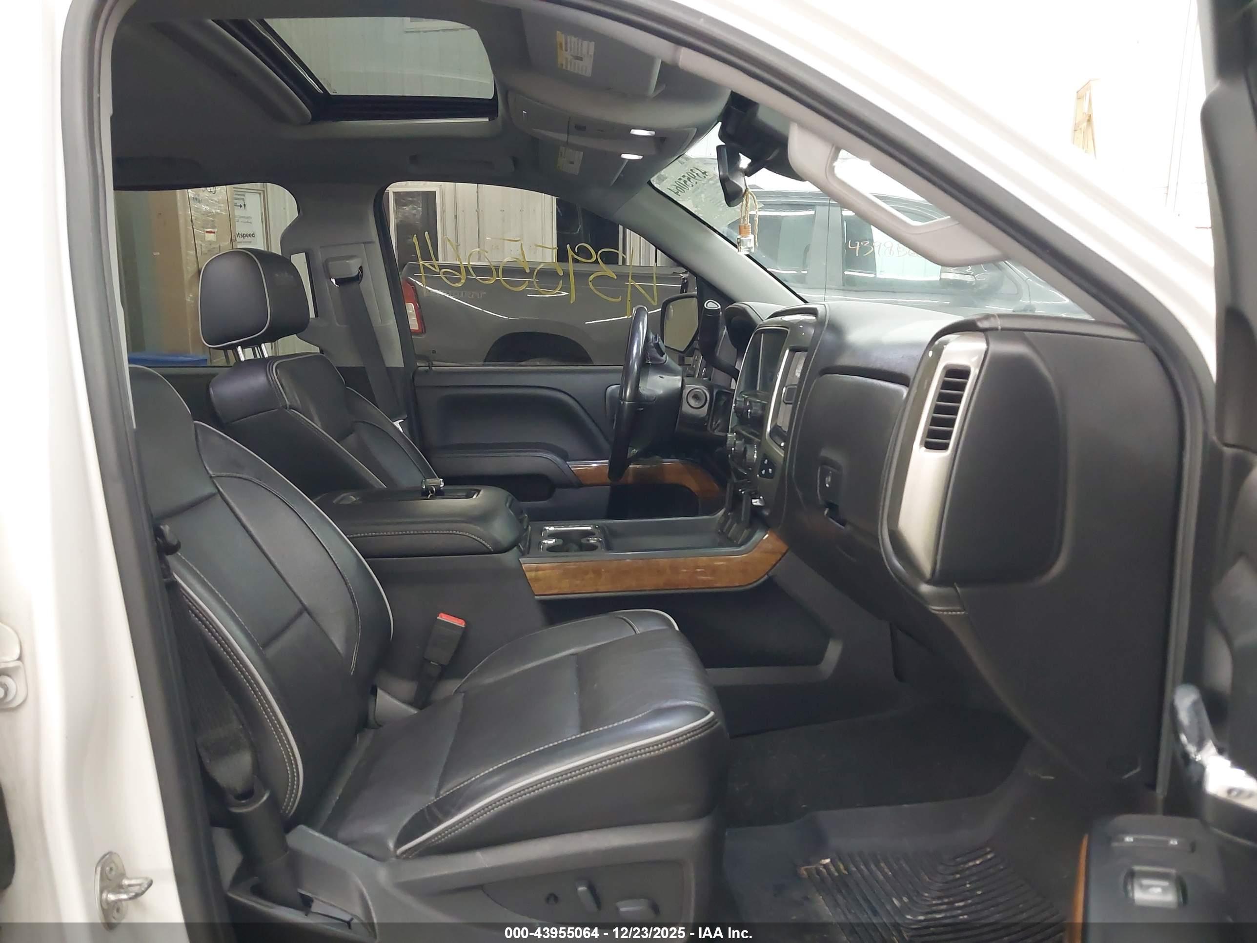 CHEVROLET SILVERADO image 5