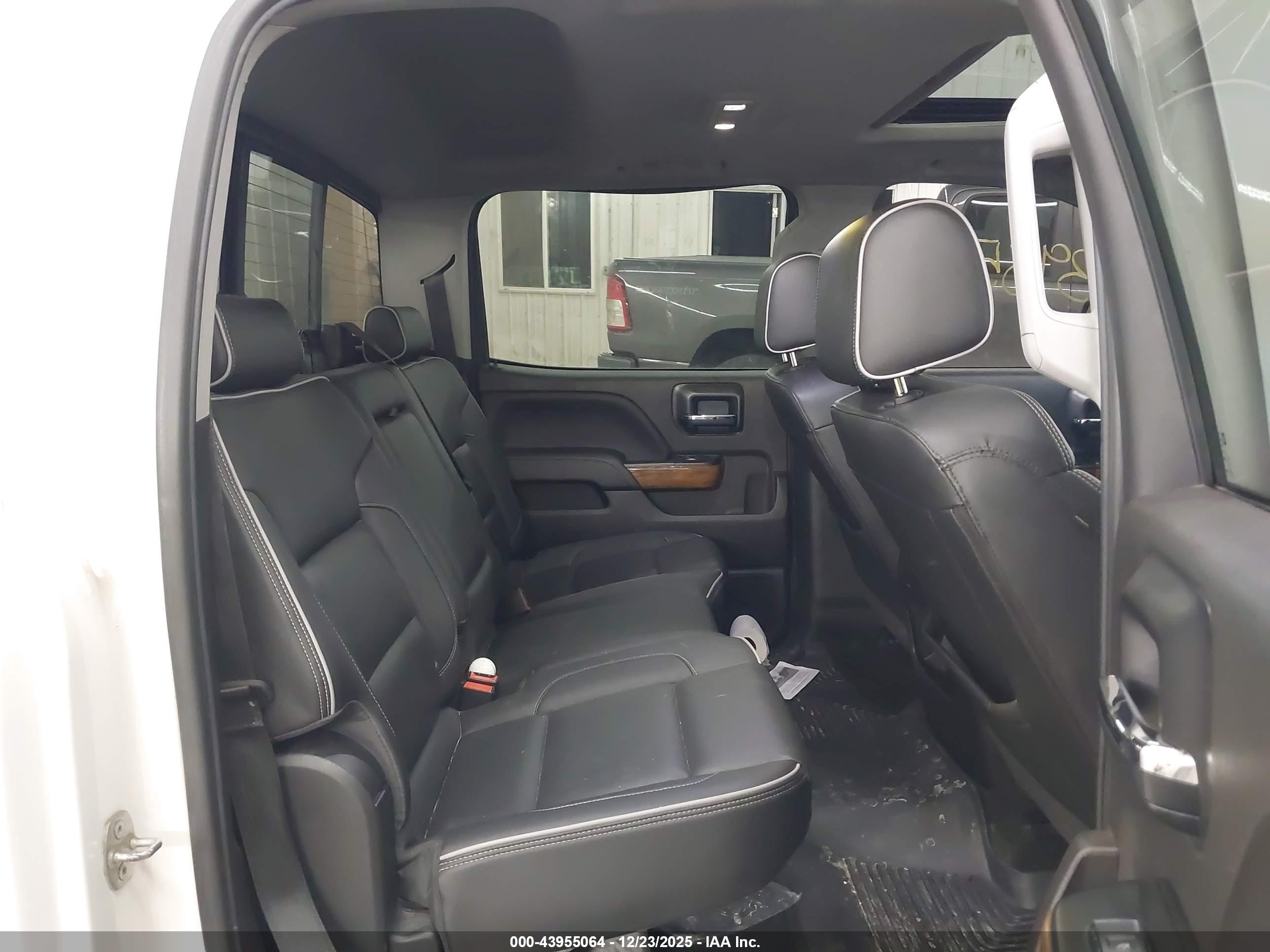CHEVROLET SILVERADO image 8