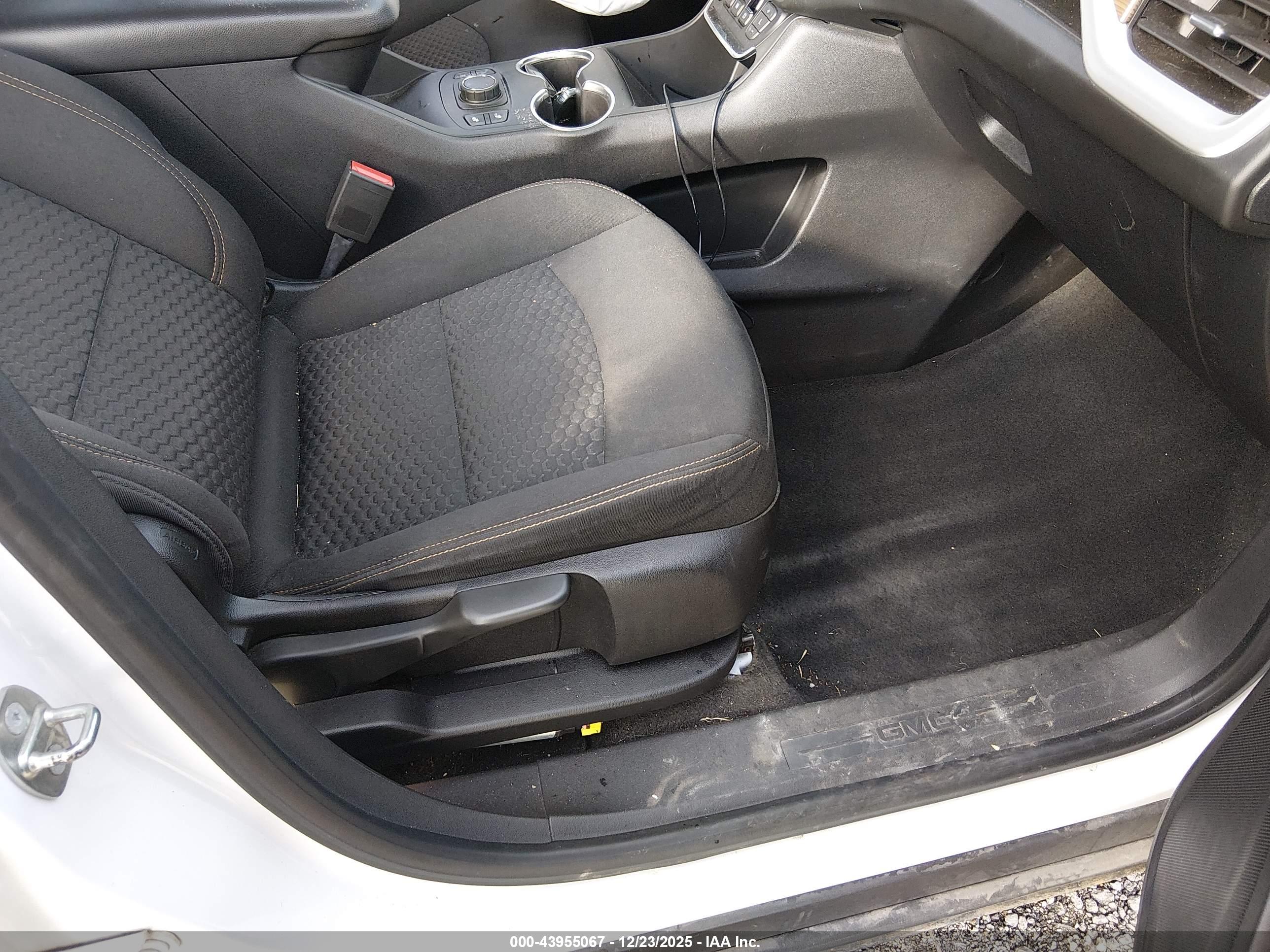 GMC TERRAIN image 5