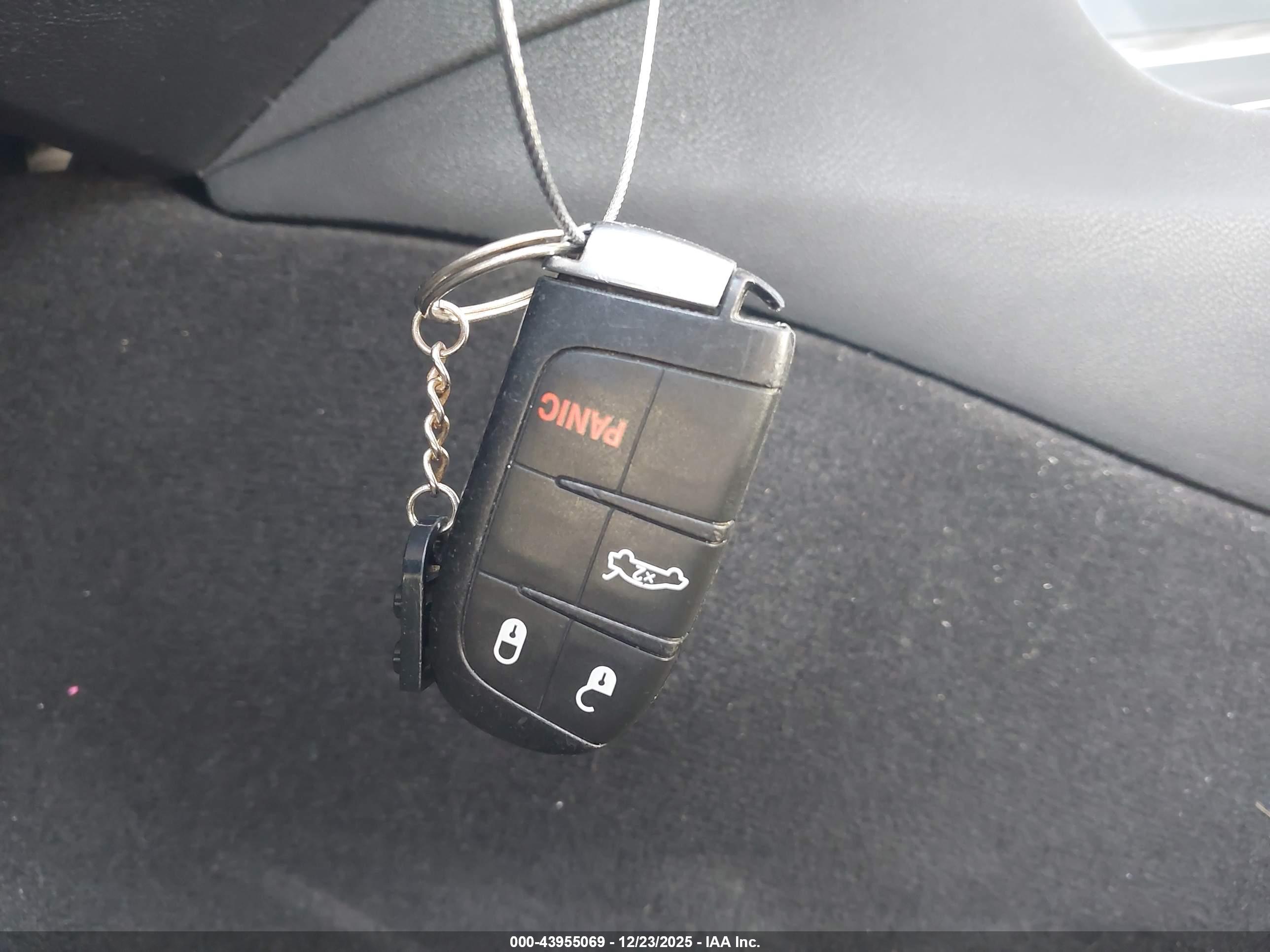 CHRYSLER 300 image 11