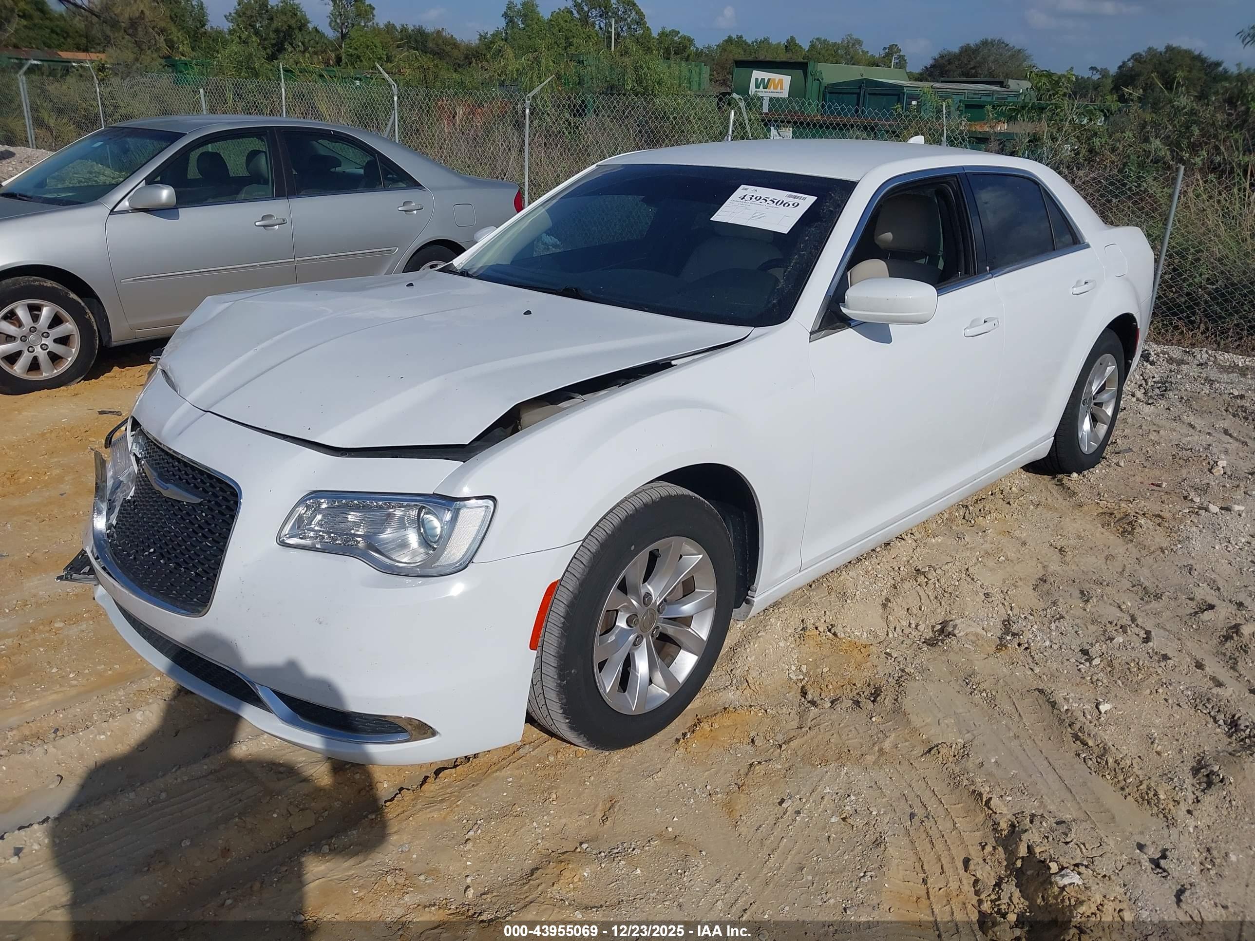 CHRYSLER 300 image 2
