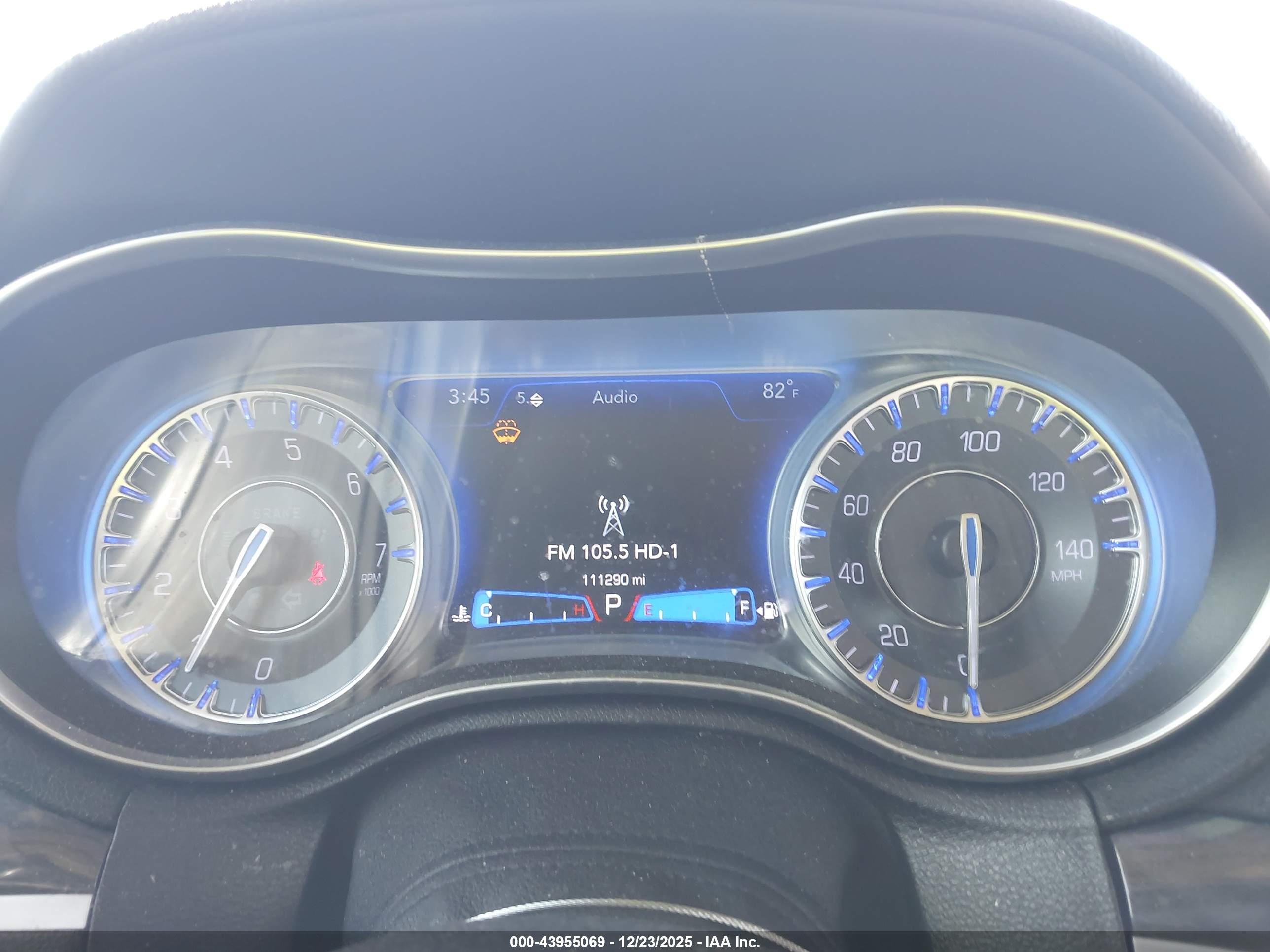 CHRYSLER 300 image 7