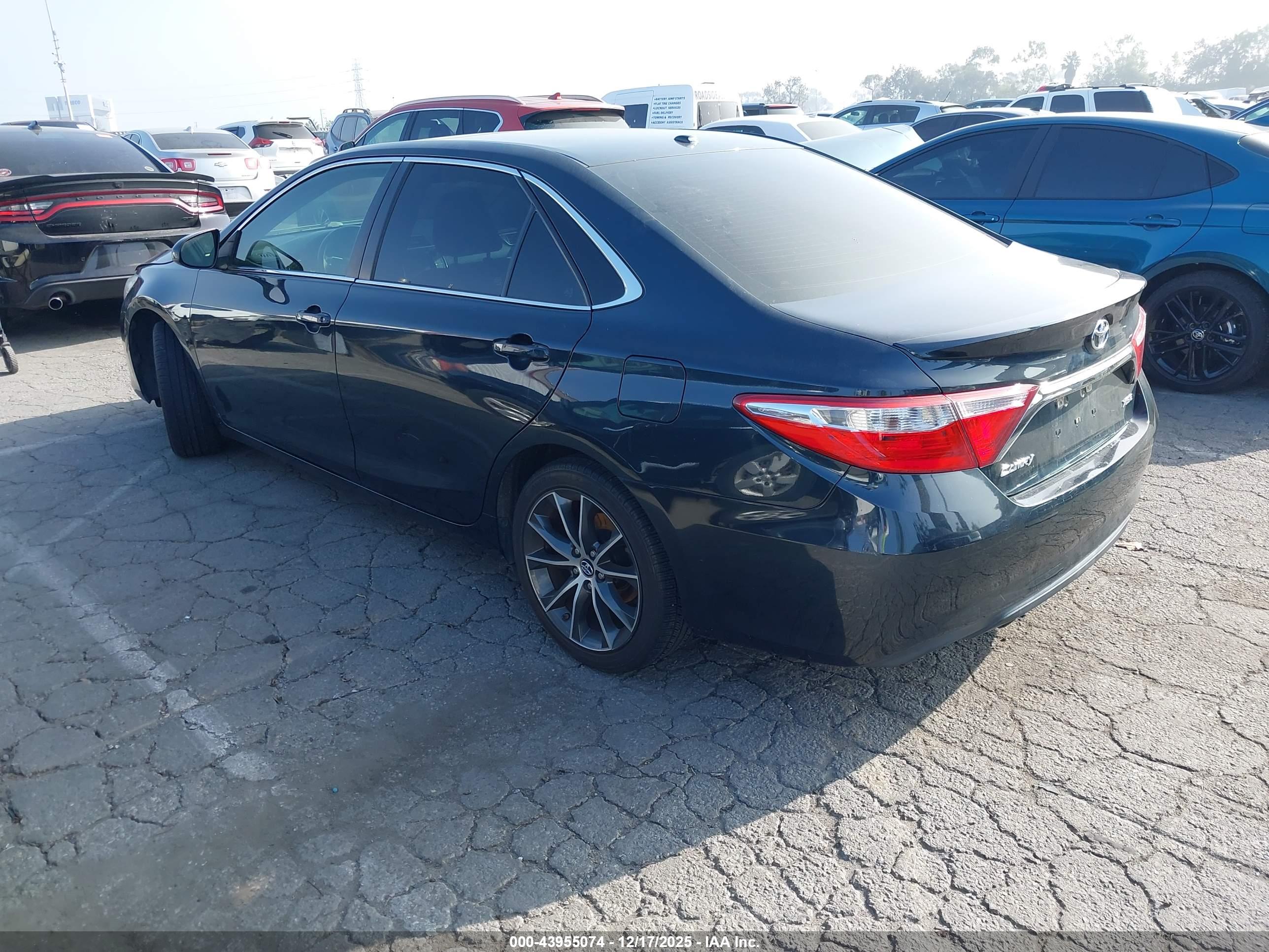 TOYOTA CAMRY image 3
