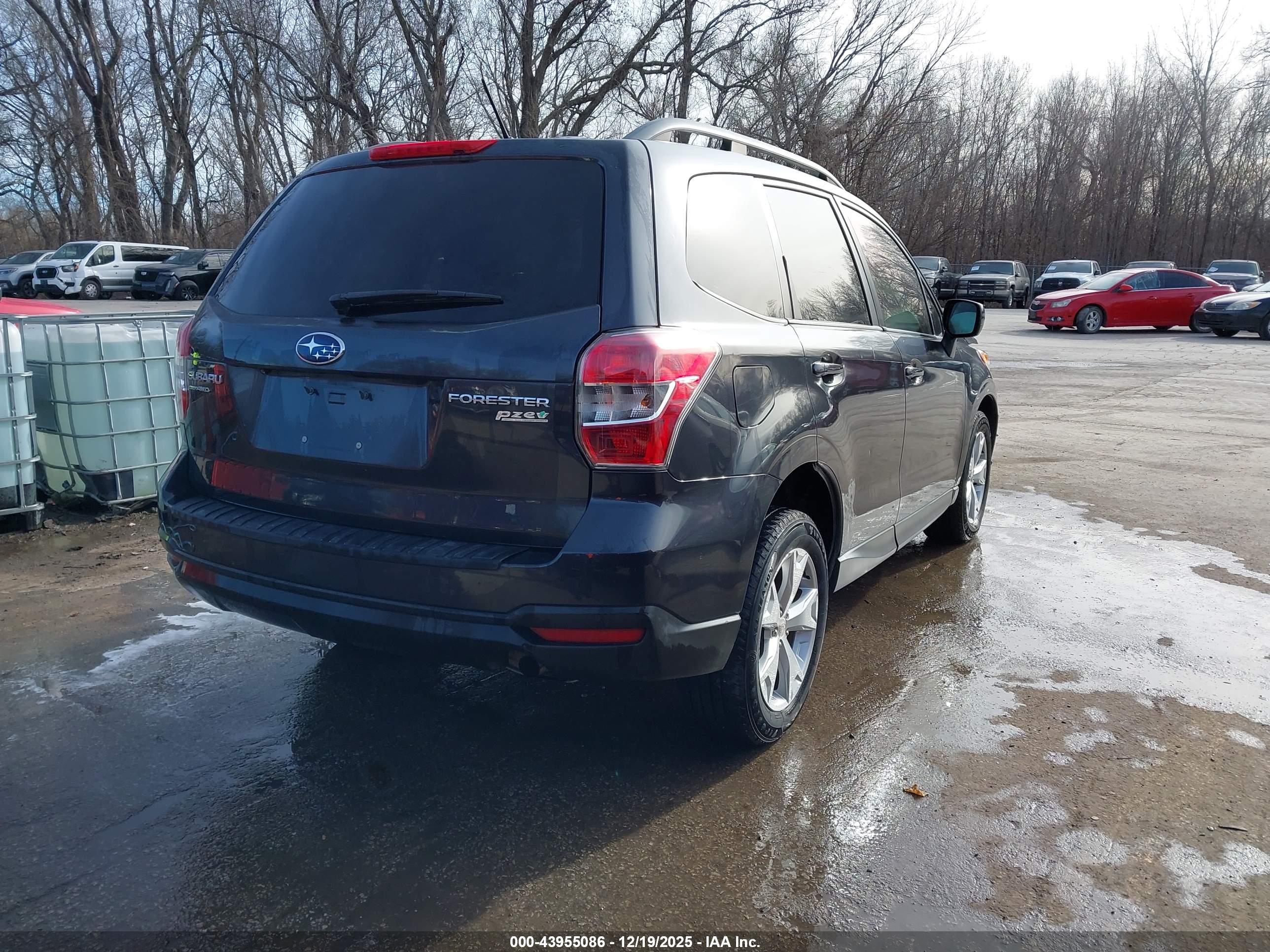 SUBARU FORESTER image 4