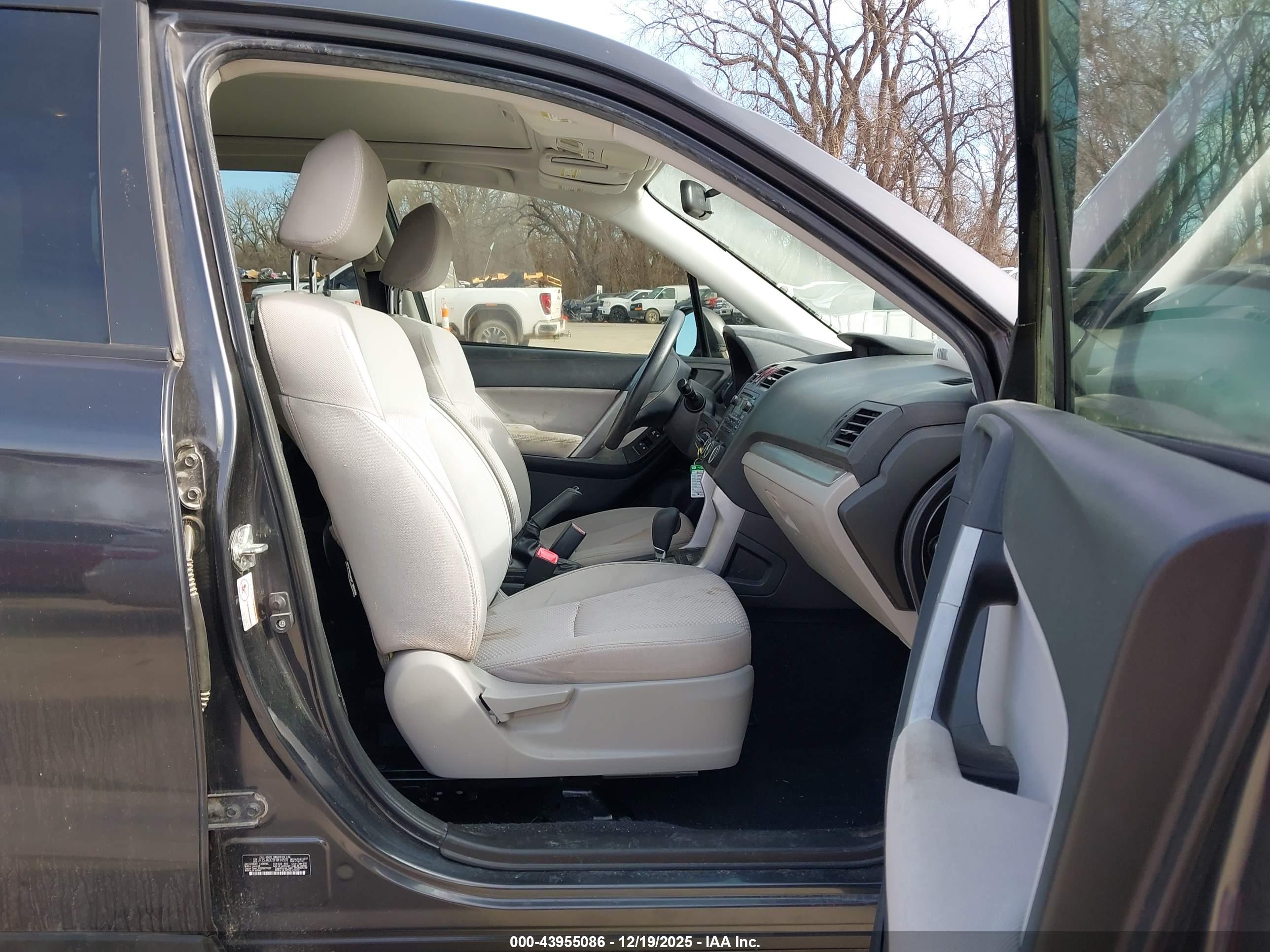 SUBARU FORESTER image 5