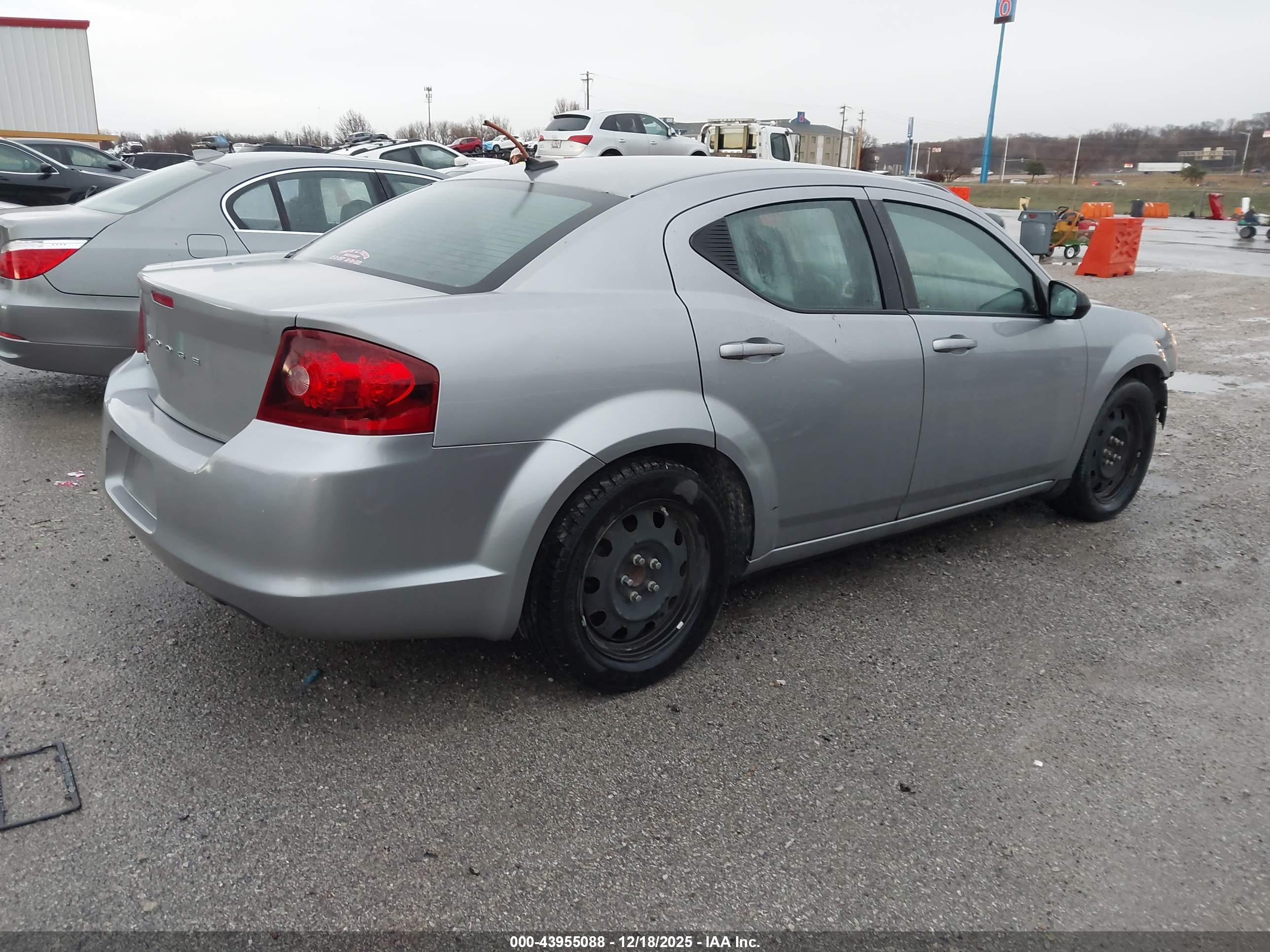 DODGE AVENGER image 4