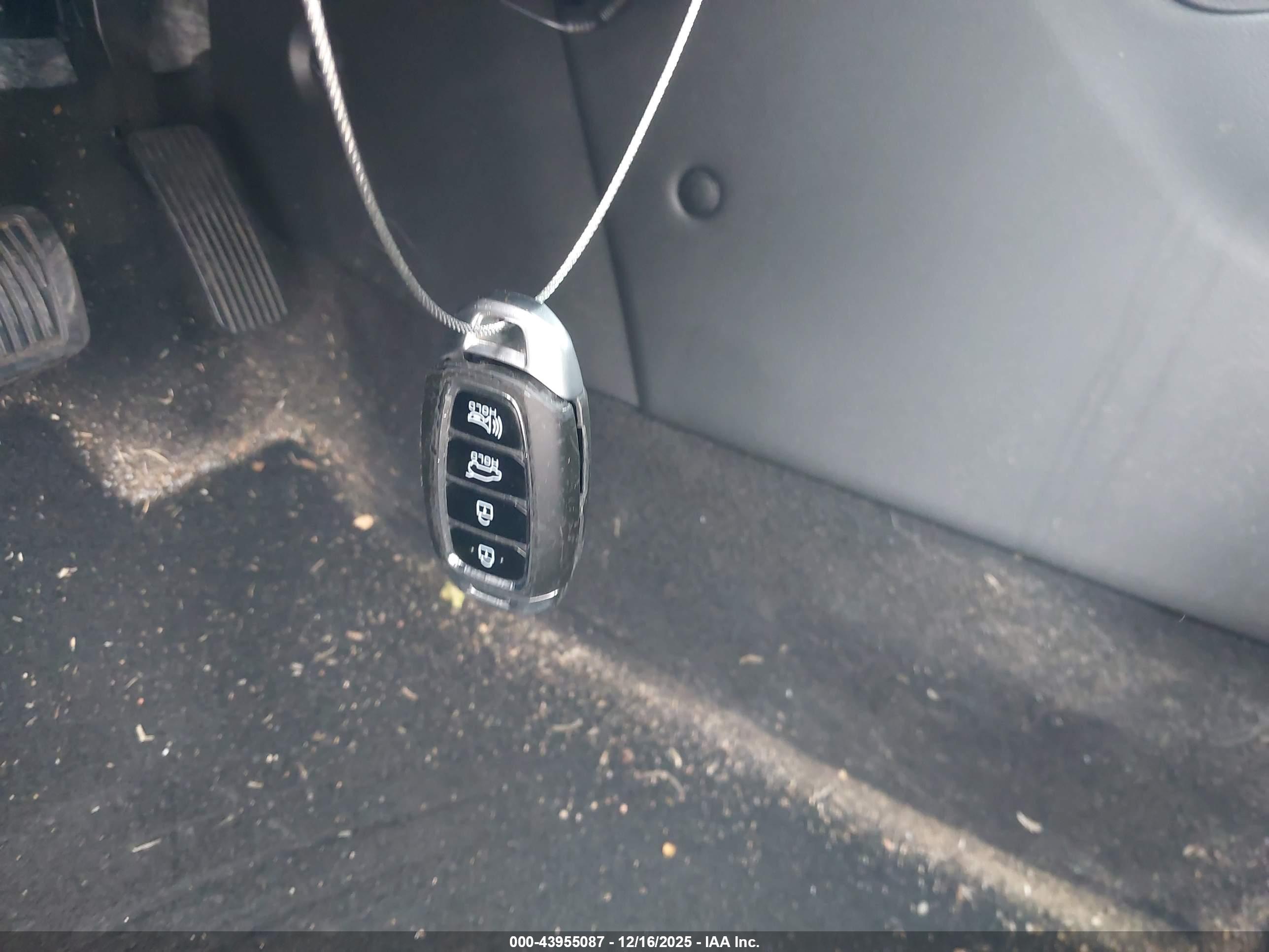 HYUNDAI KONA image 11