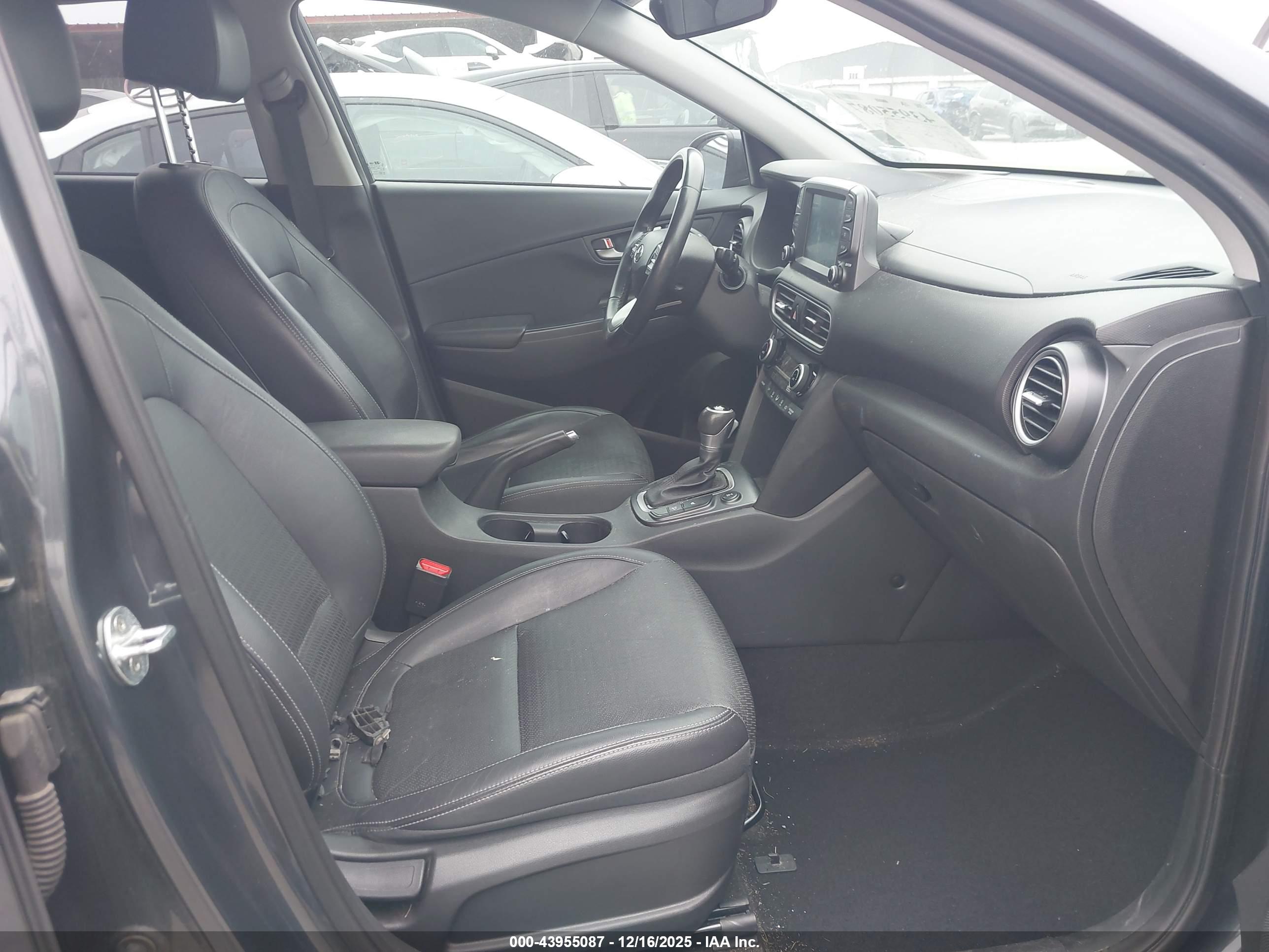 HYUNDAI KONA image 5