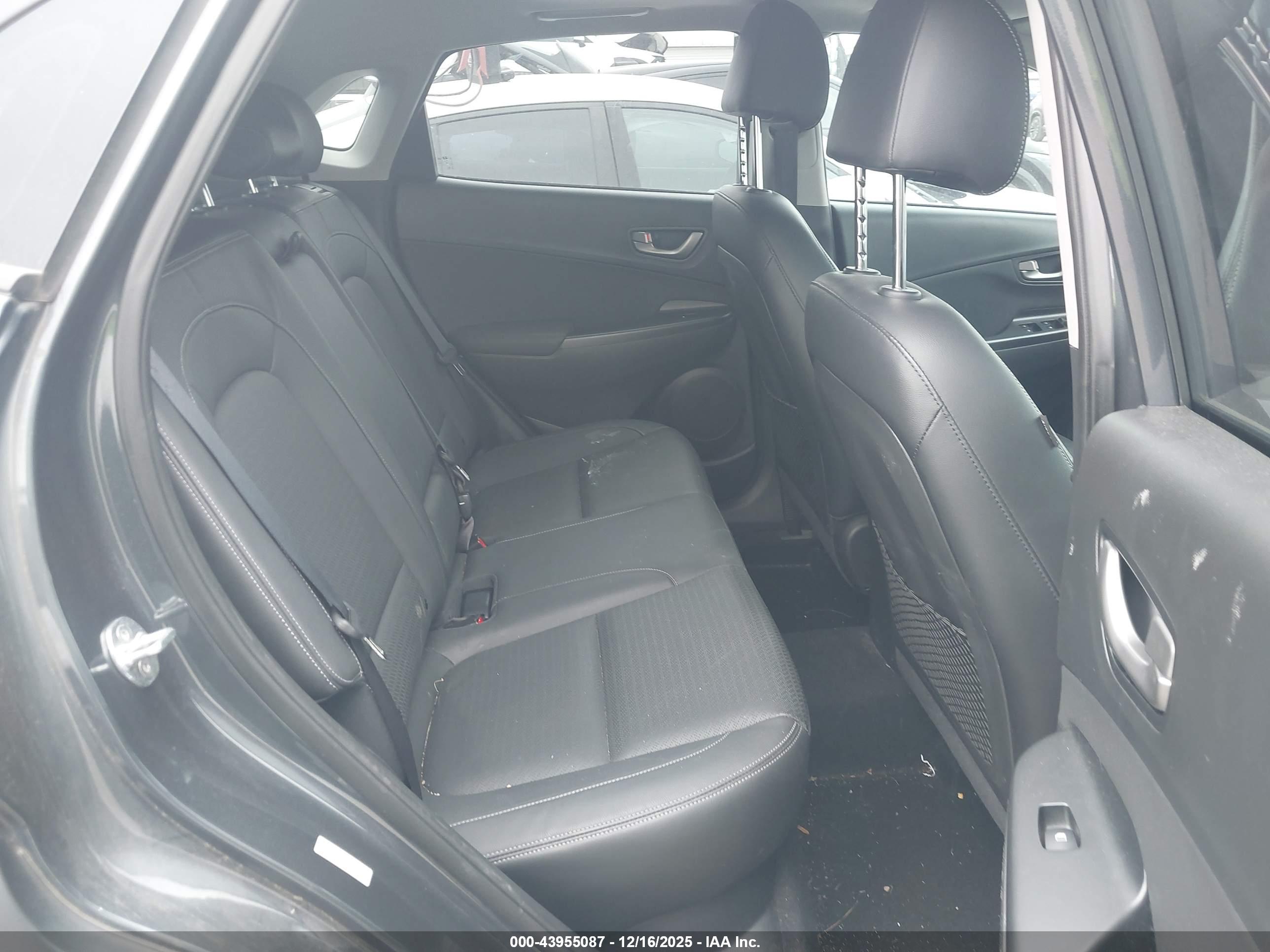 HYUNDAI KONA image 8