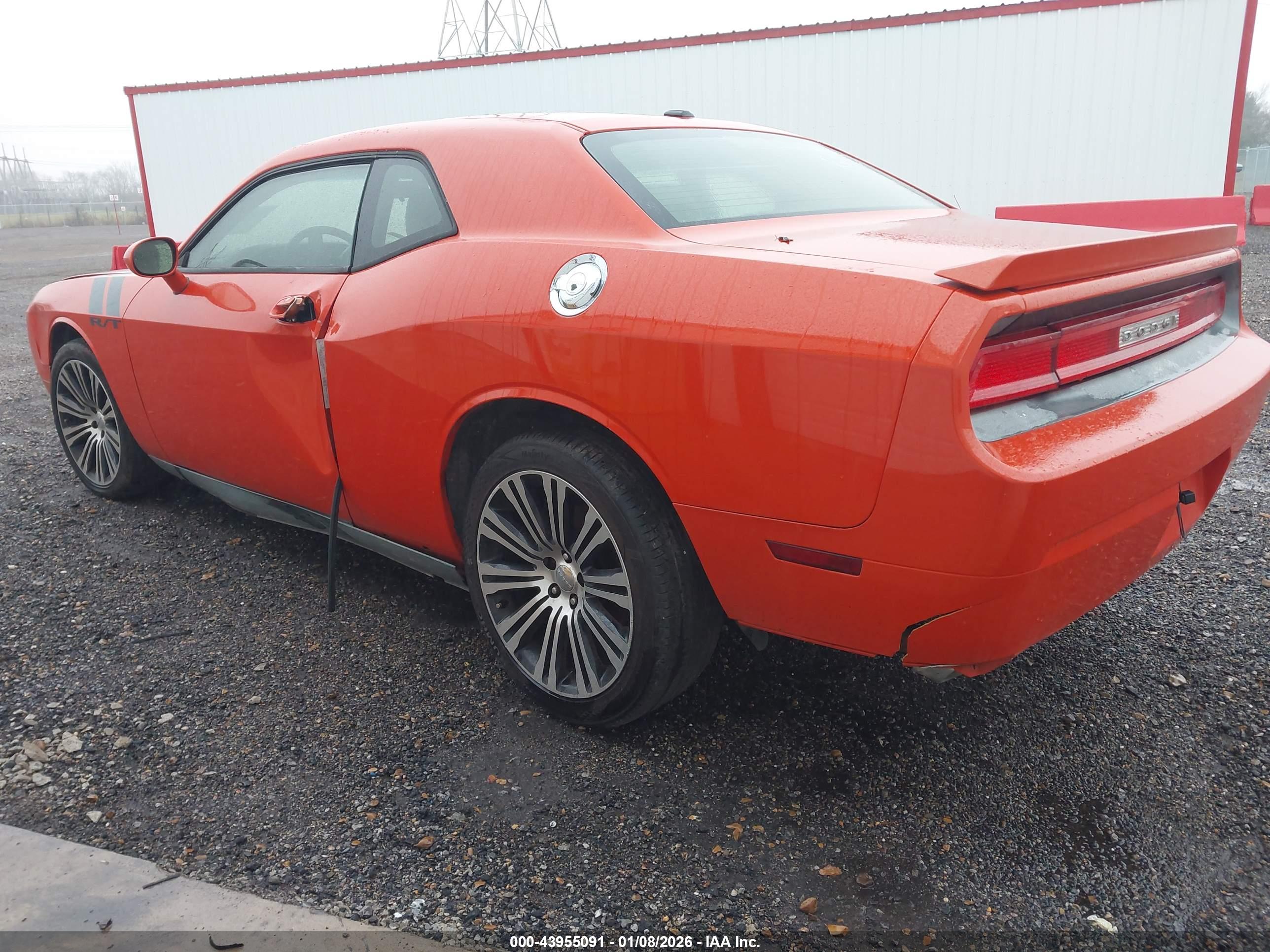 DODGE CHALLENGER image 3