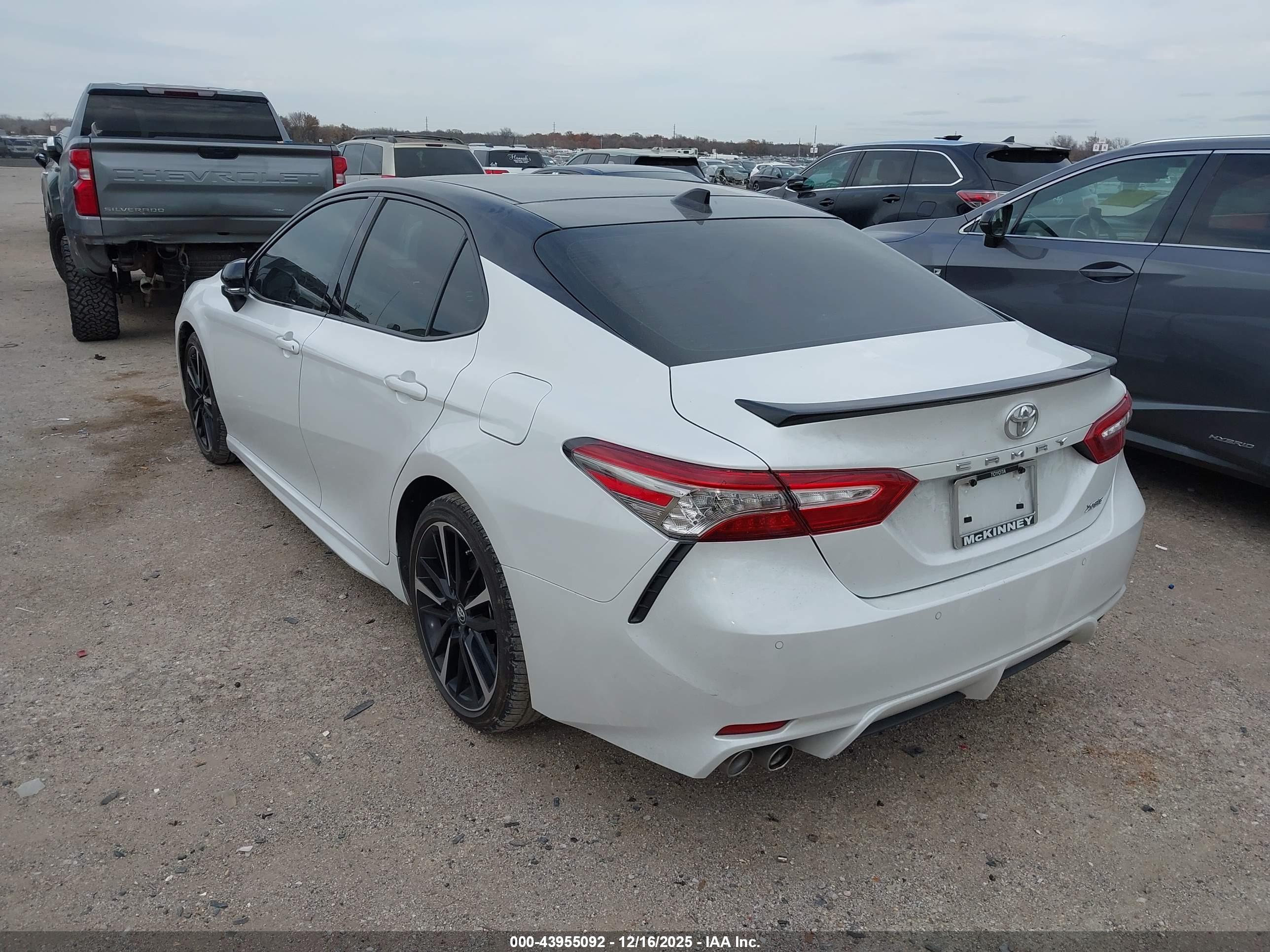 TOYOTA CAMRY image 3