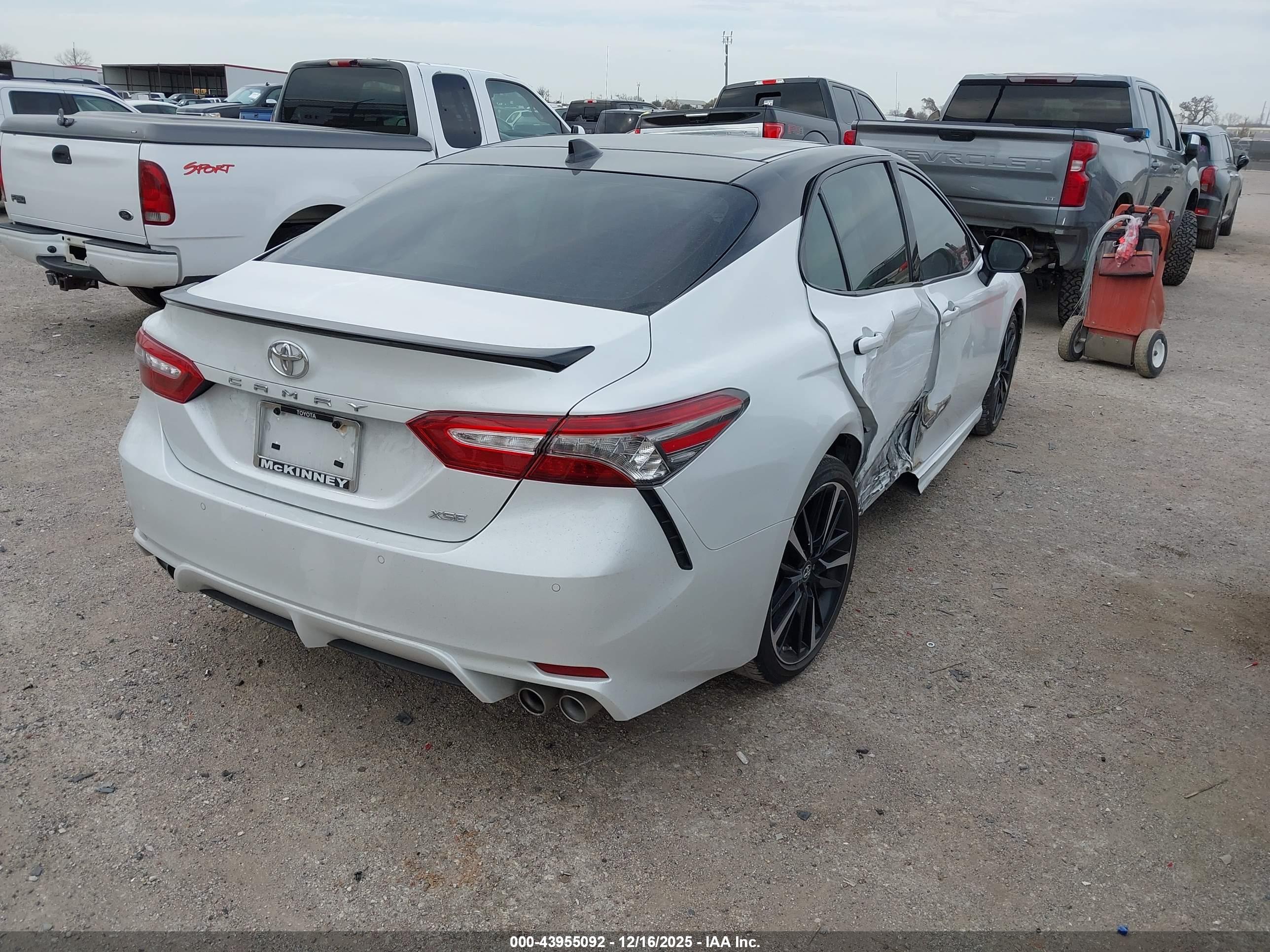 TOYOTA CAMRY image 4