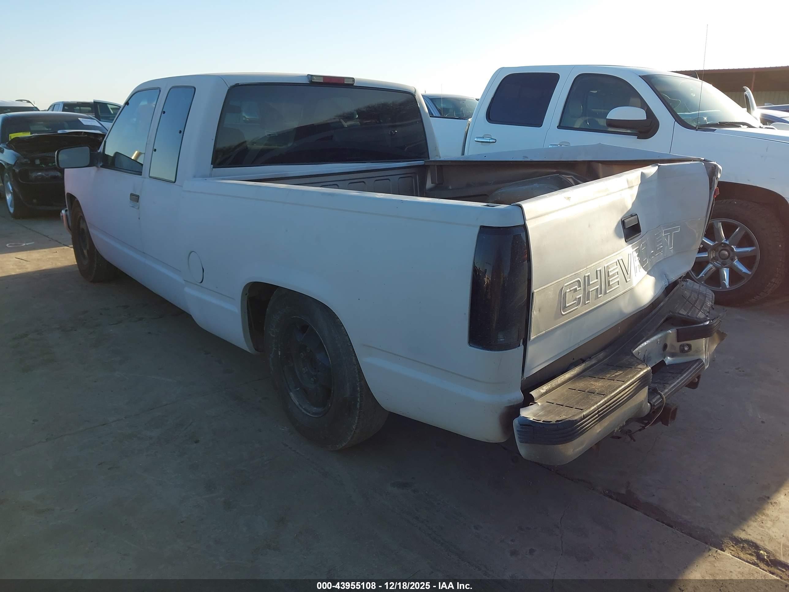 CHEVROLET GMT-400 image 3