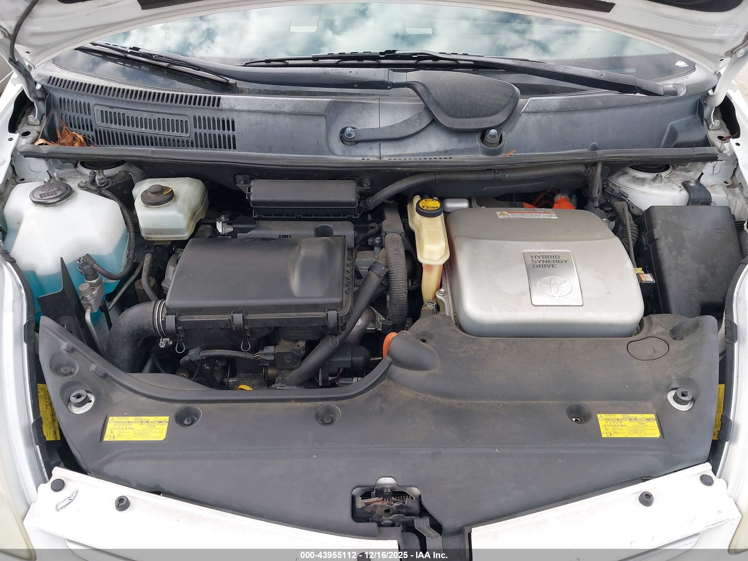 TOYOTA PRIUS image 10