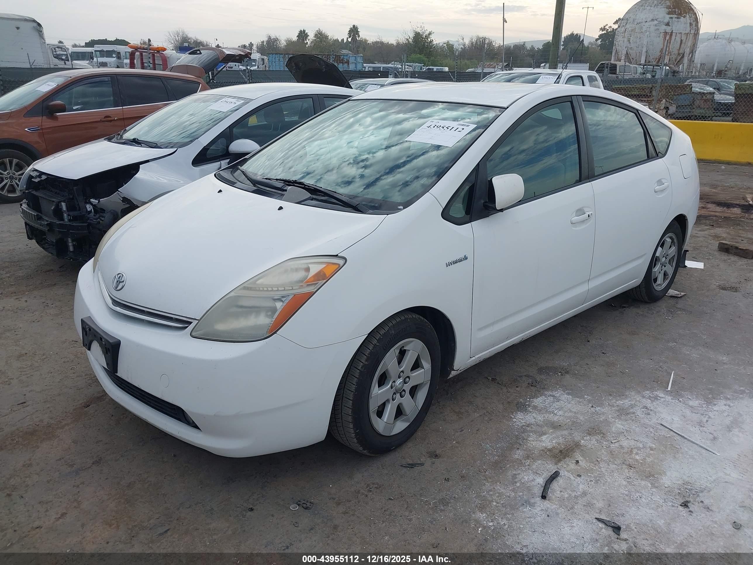 TOYOTA PRIUS image 2