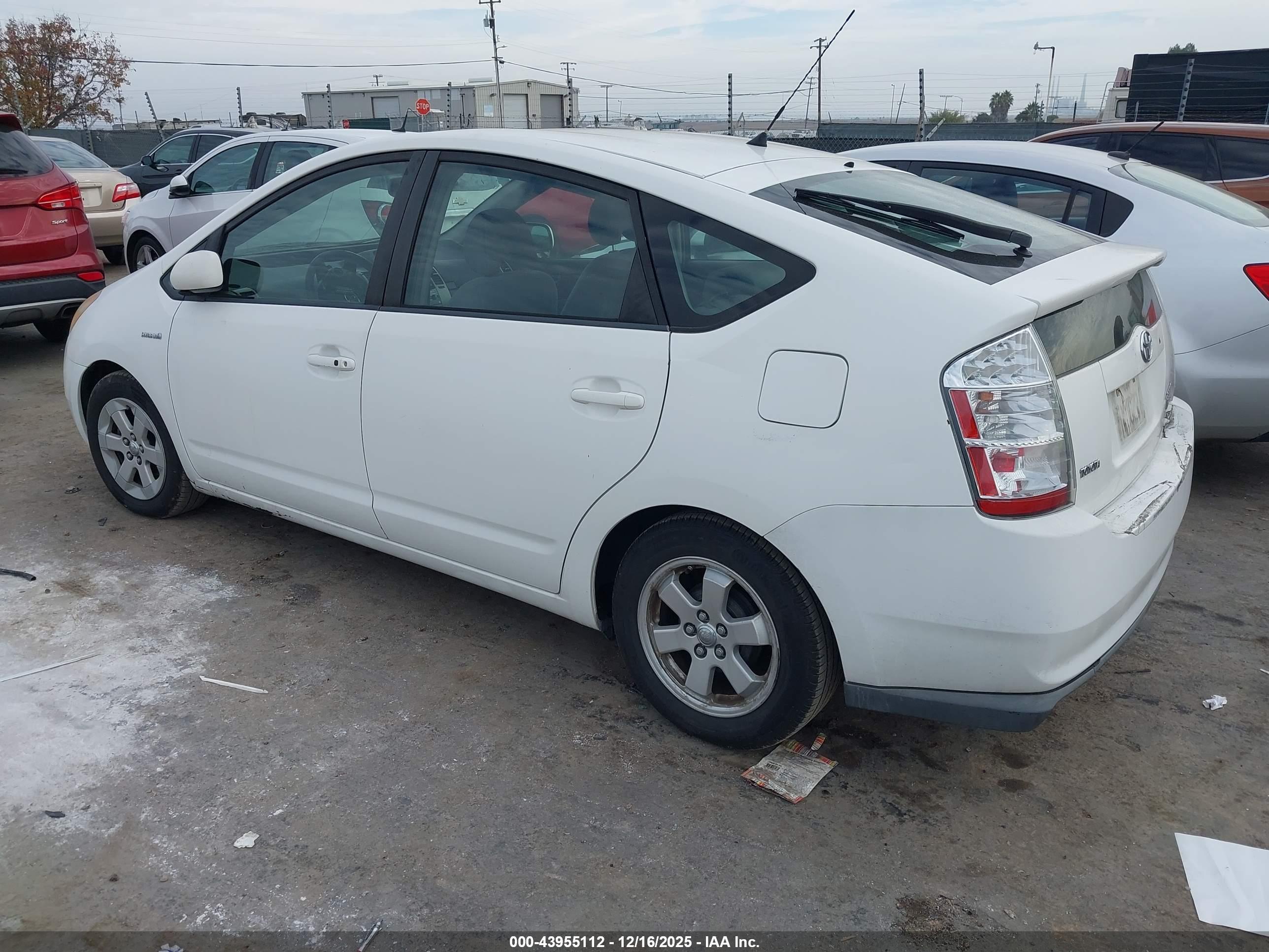 TOYOTA PRIUS image 3