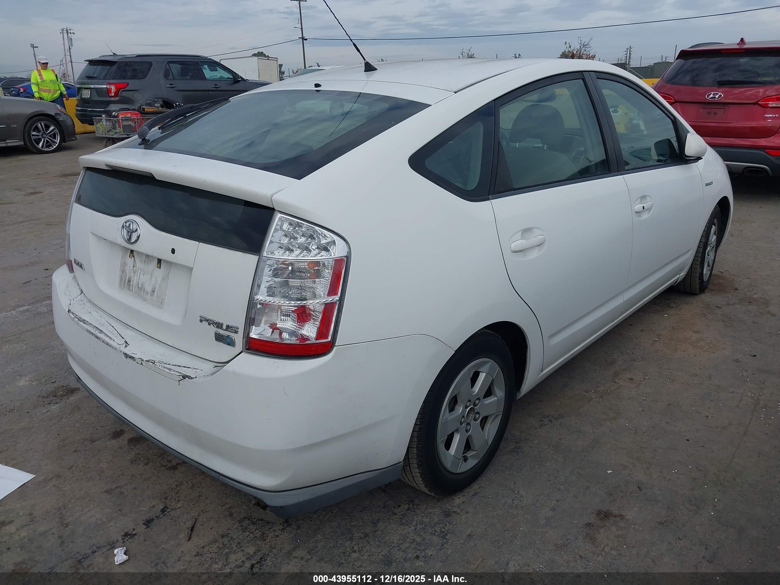 TOYOTA PRIUS image 4