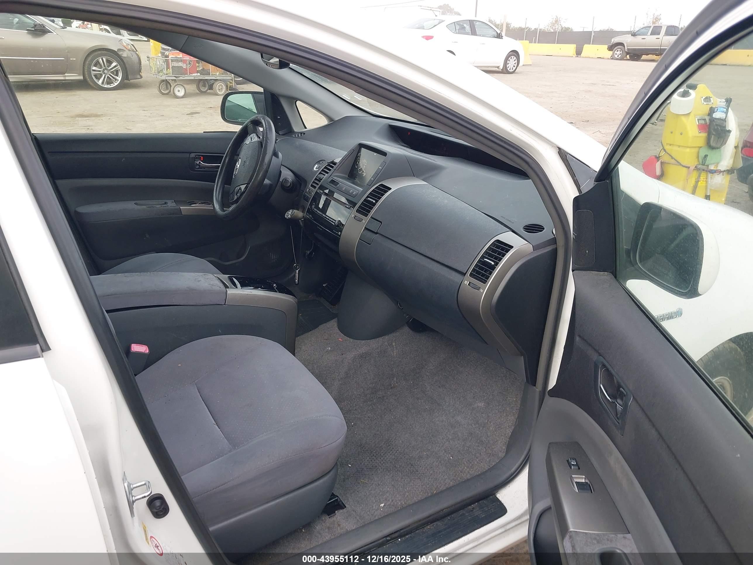 TOYOTA PRIUS image 5