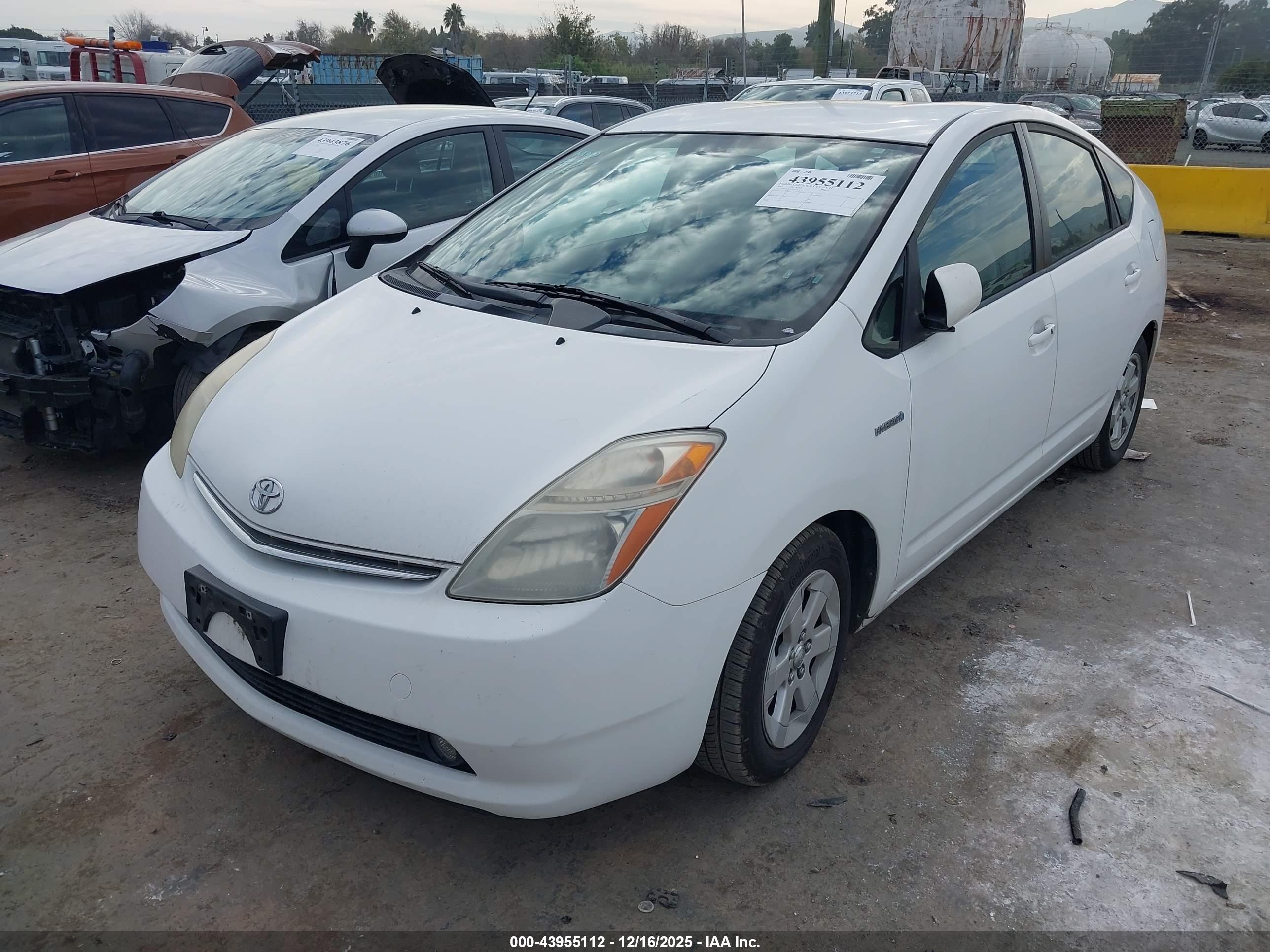 TOYOTA PRIUS image 6