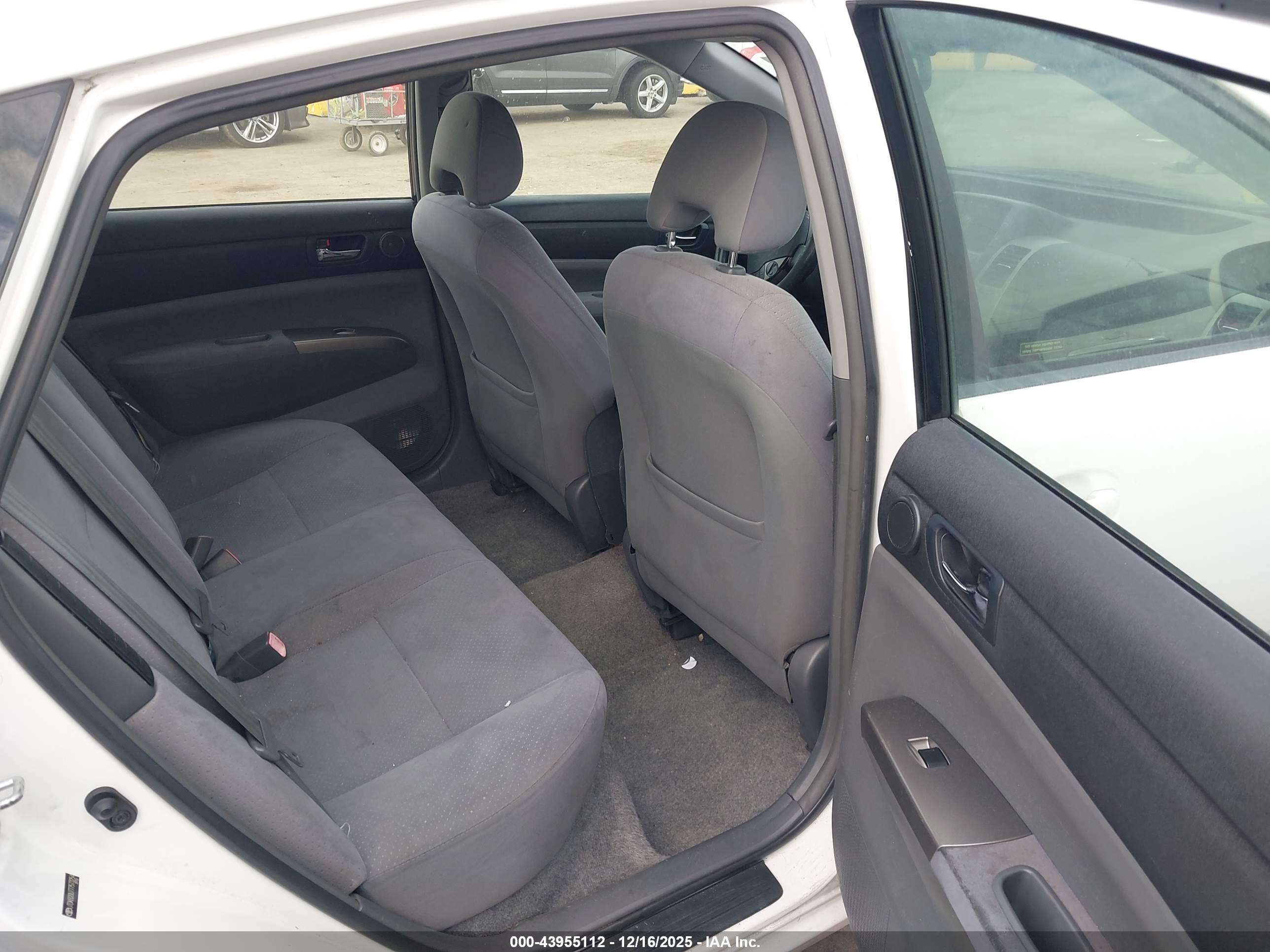 TOYOTA PRIUS image 8