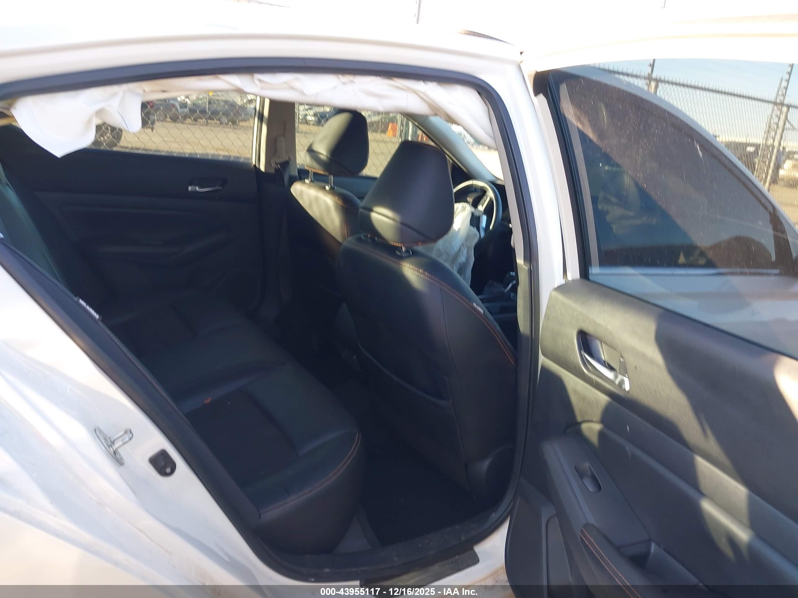 NISSAN ALTIMA image 8