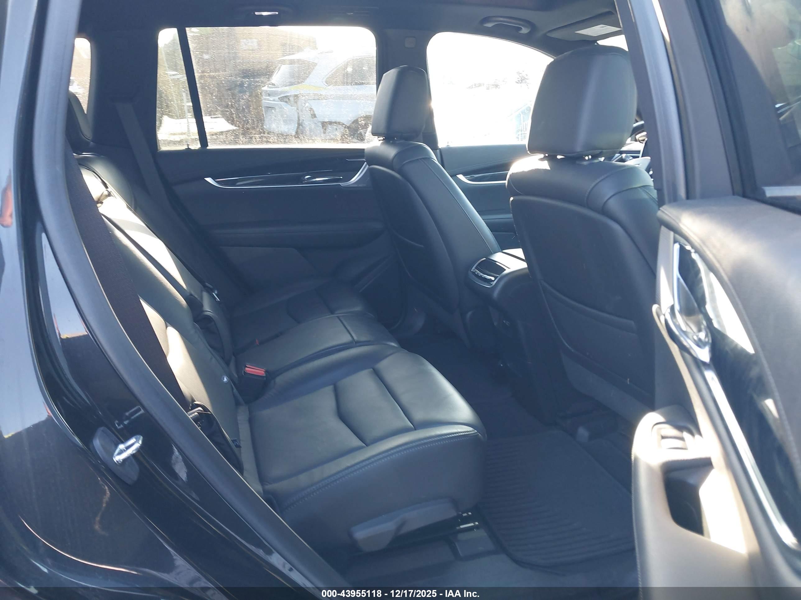 CADILLAC XT6 image 8