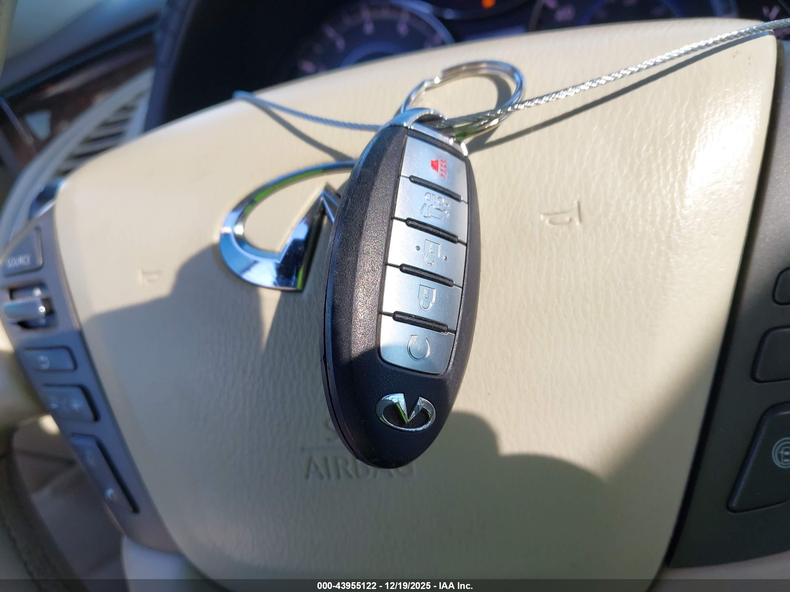 INFINITI QX80 image 11