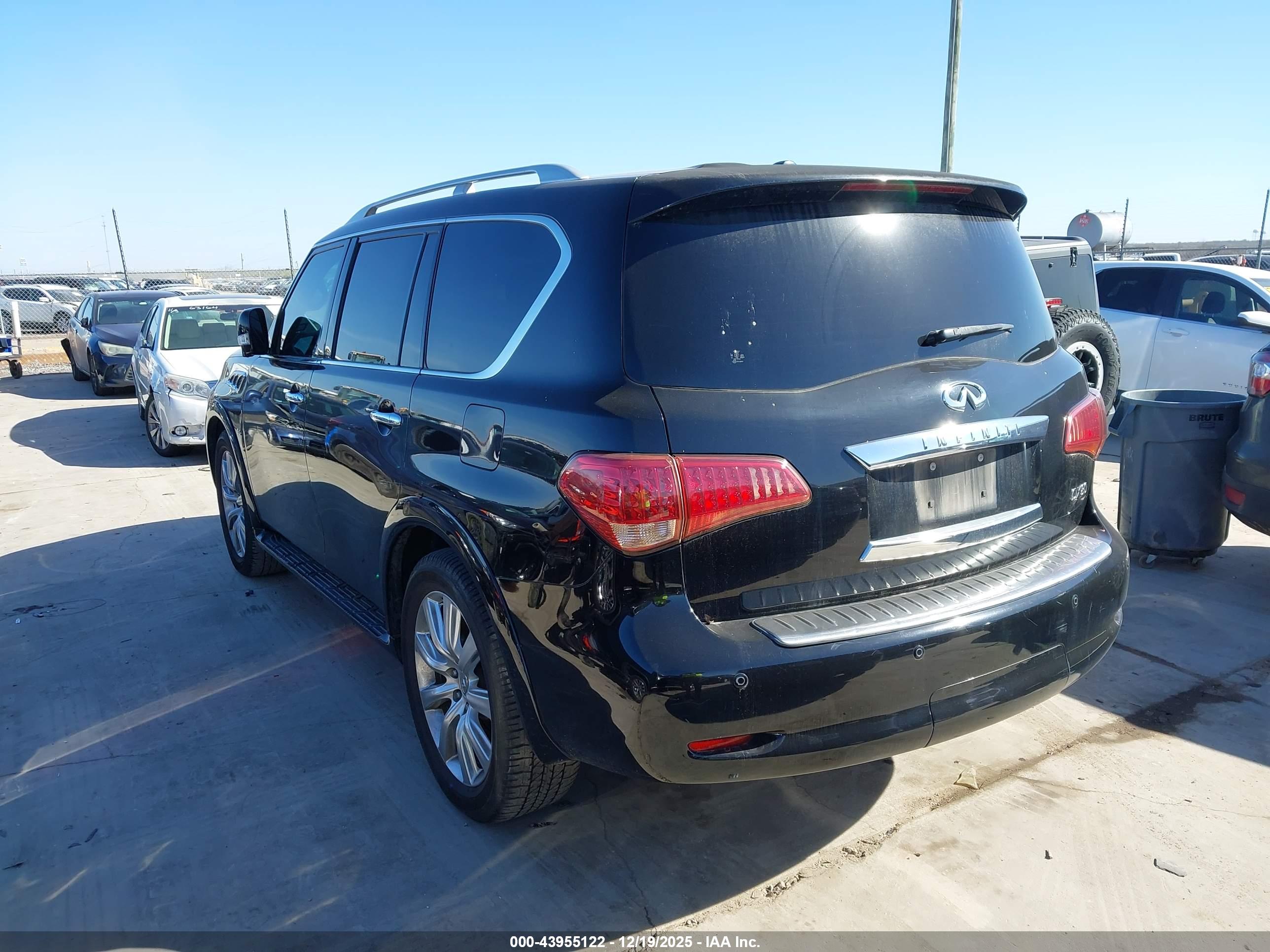INFINITI QX80 image 3