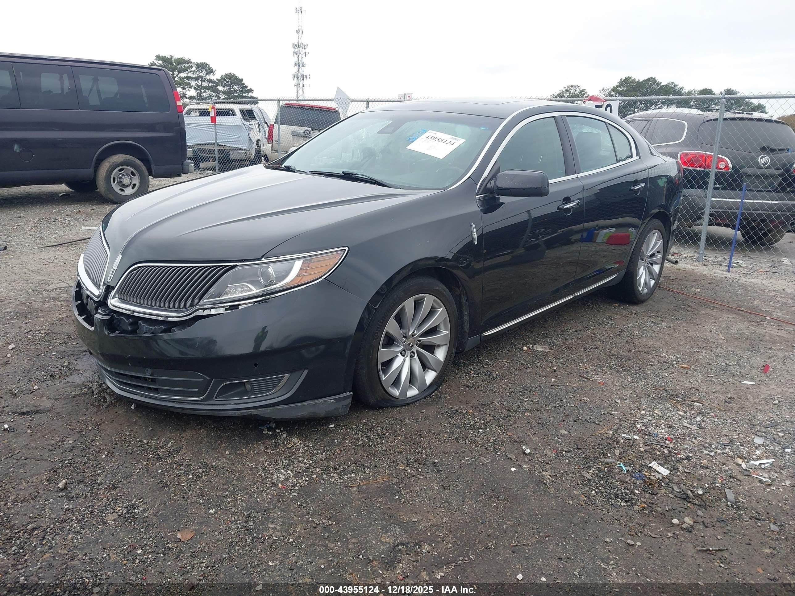 LINCOLN MKS image 2