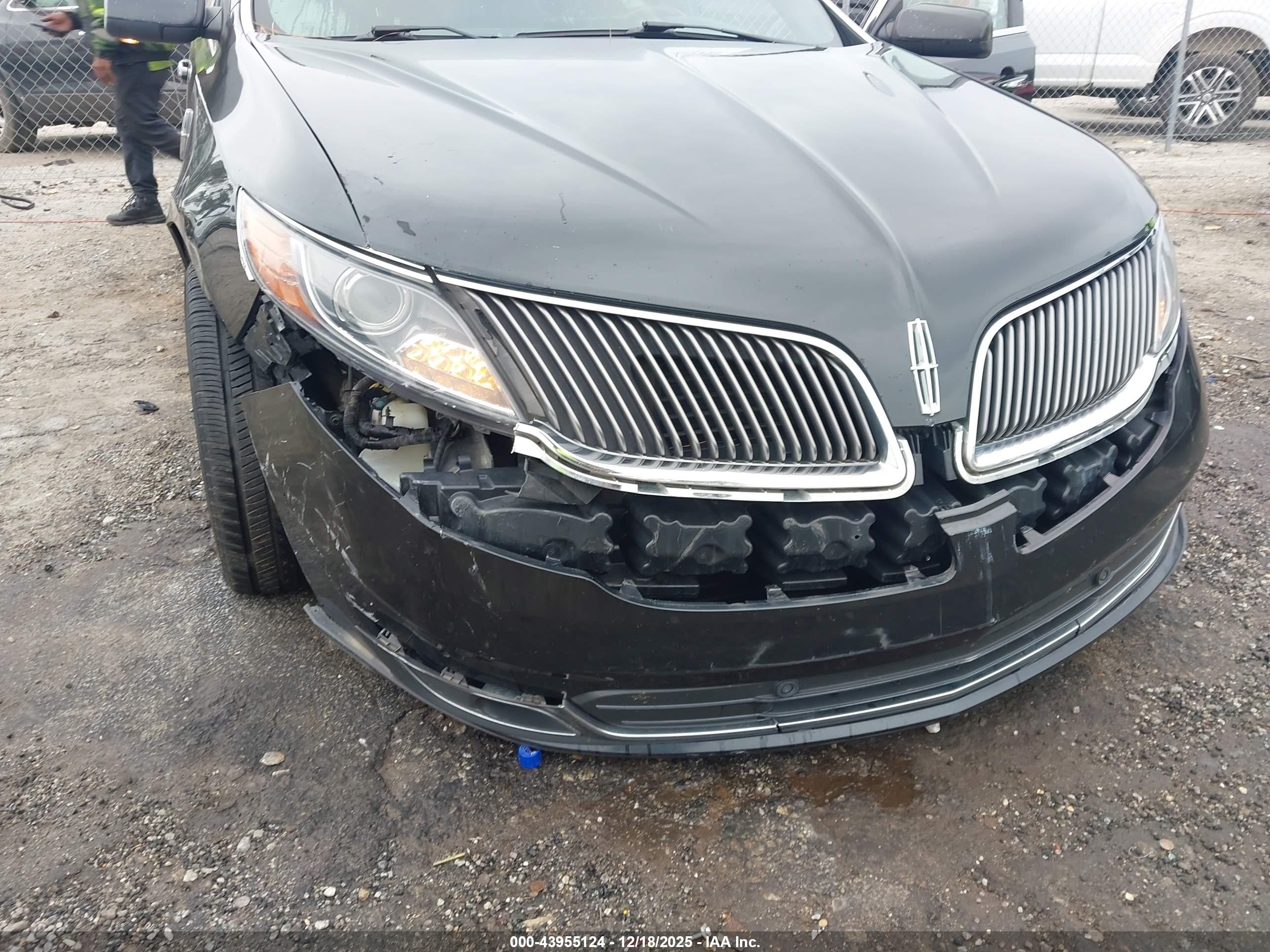 LINCOLN MKS image 6