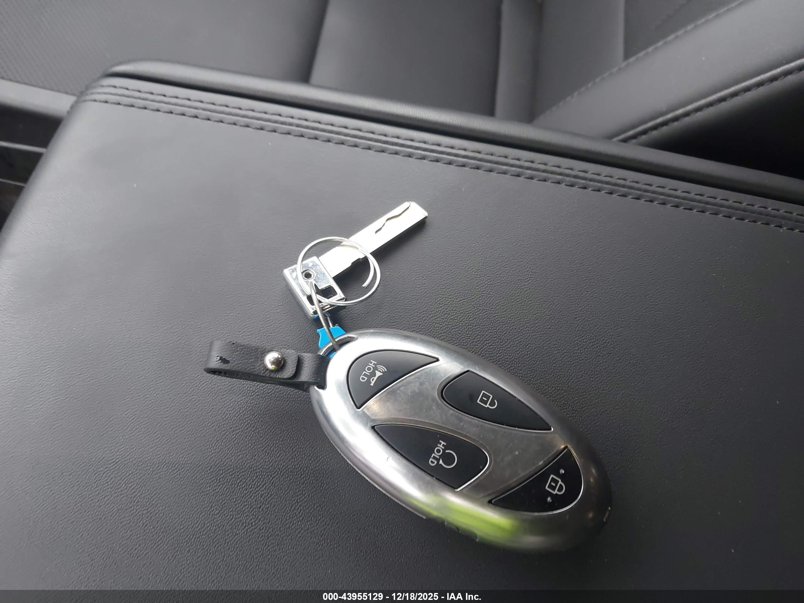 HYUNDAI SANTA image 11