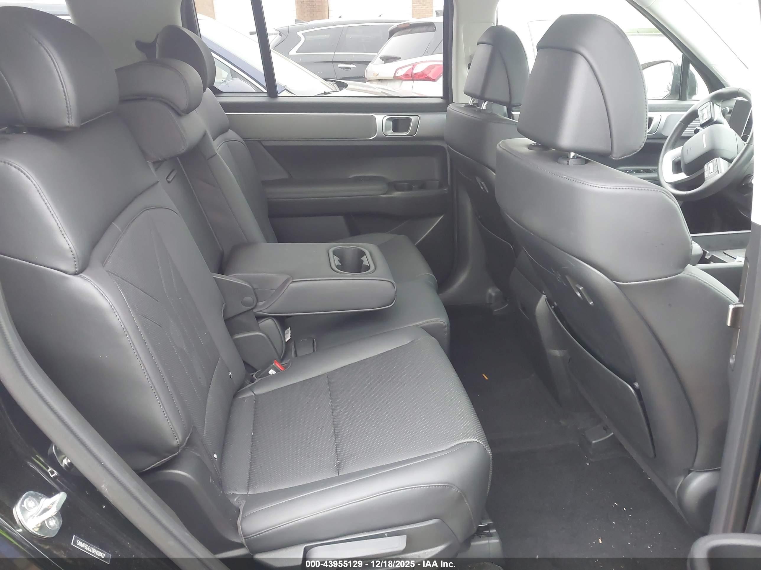 HYUNDAI SANTA image 8