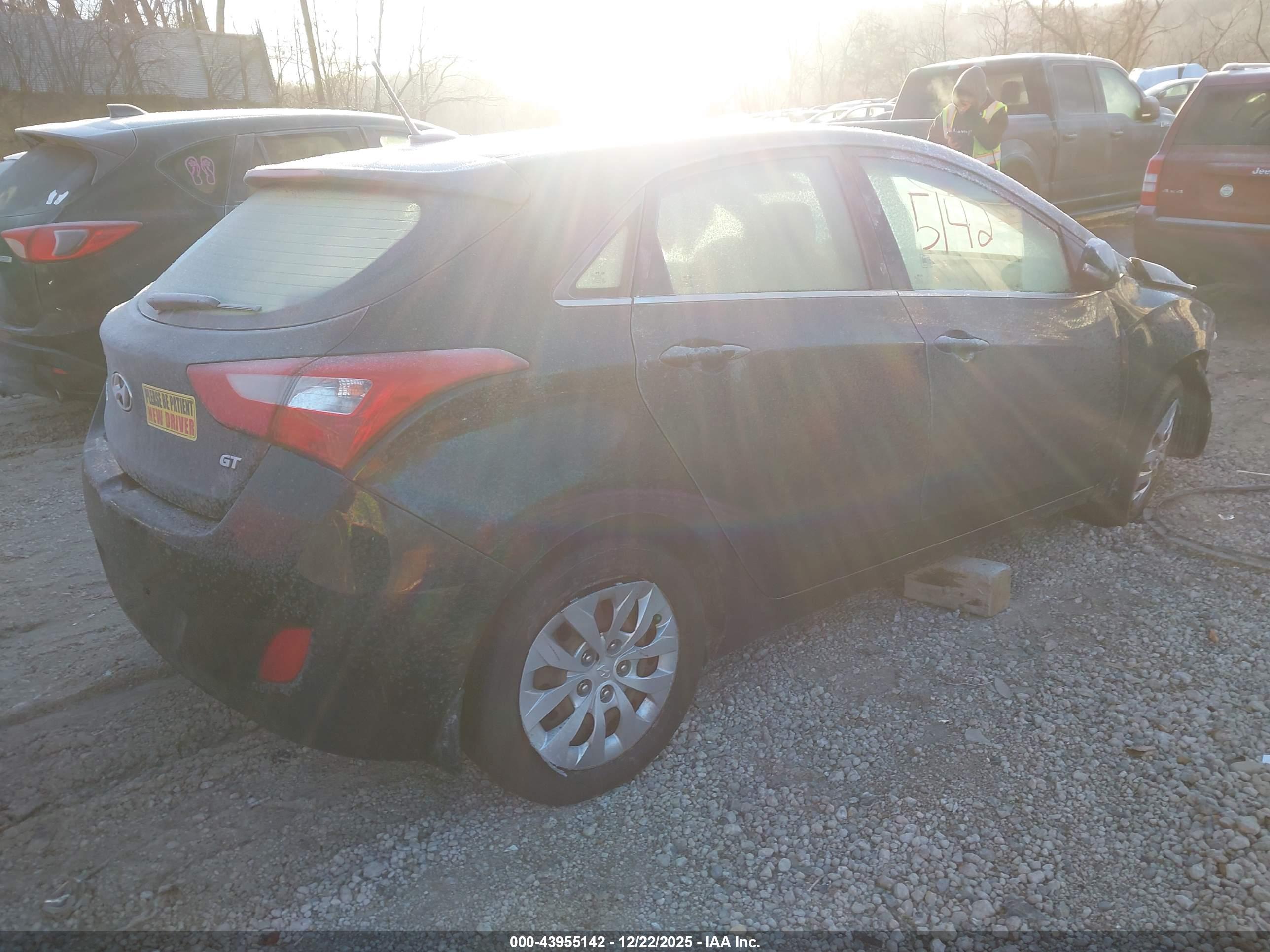 HYUNDAI ELANTRA image 4