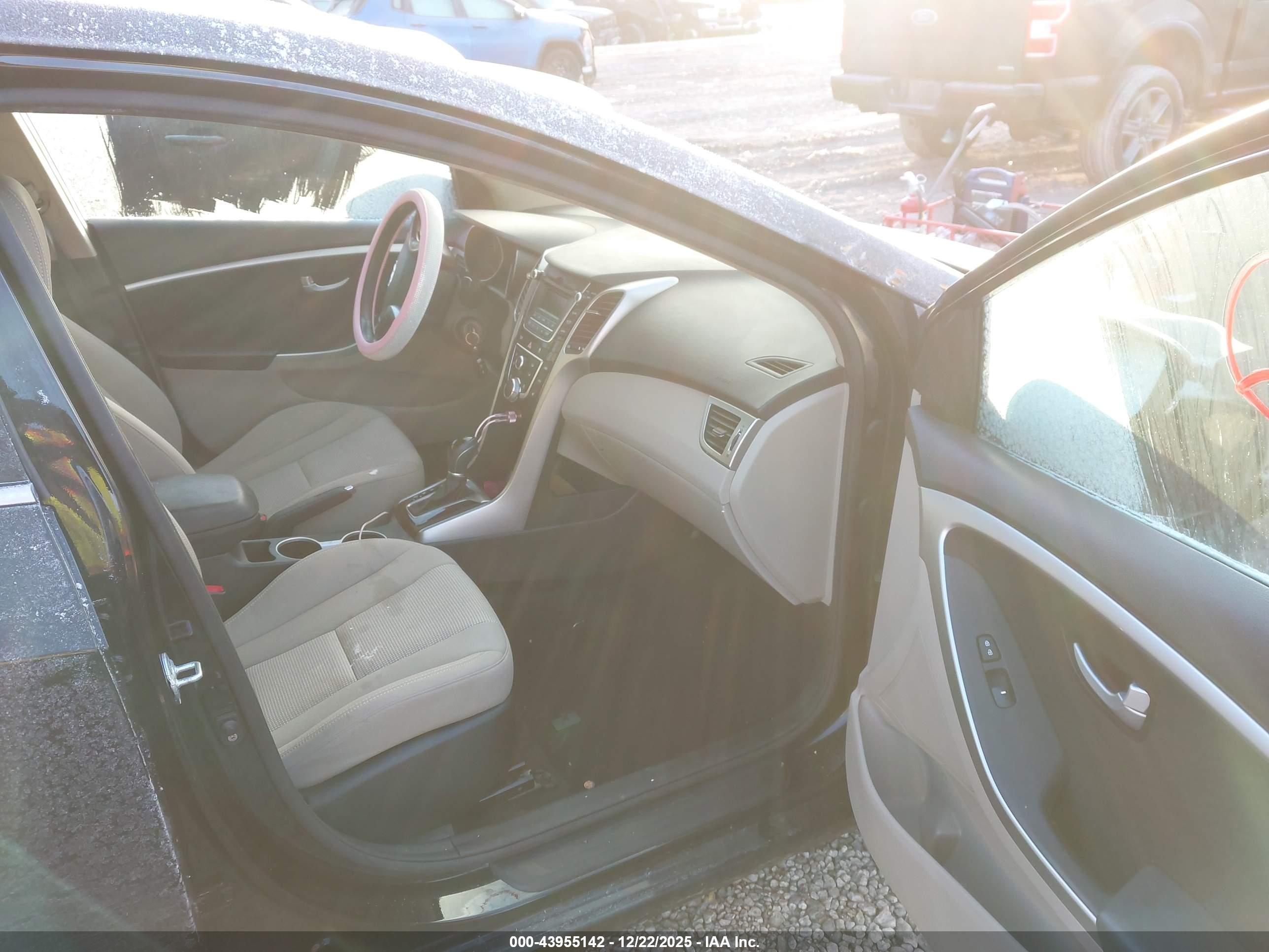 HYUNDAI ELANTRA image 5