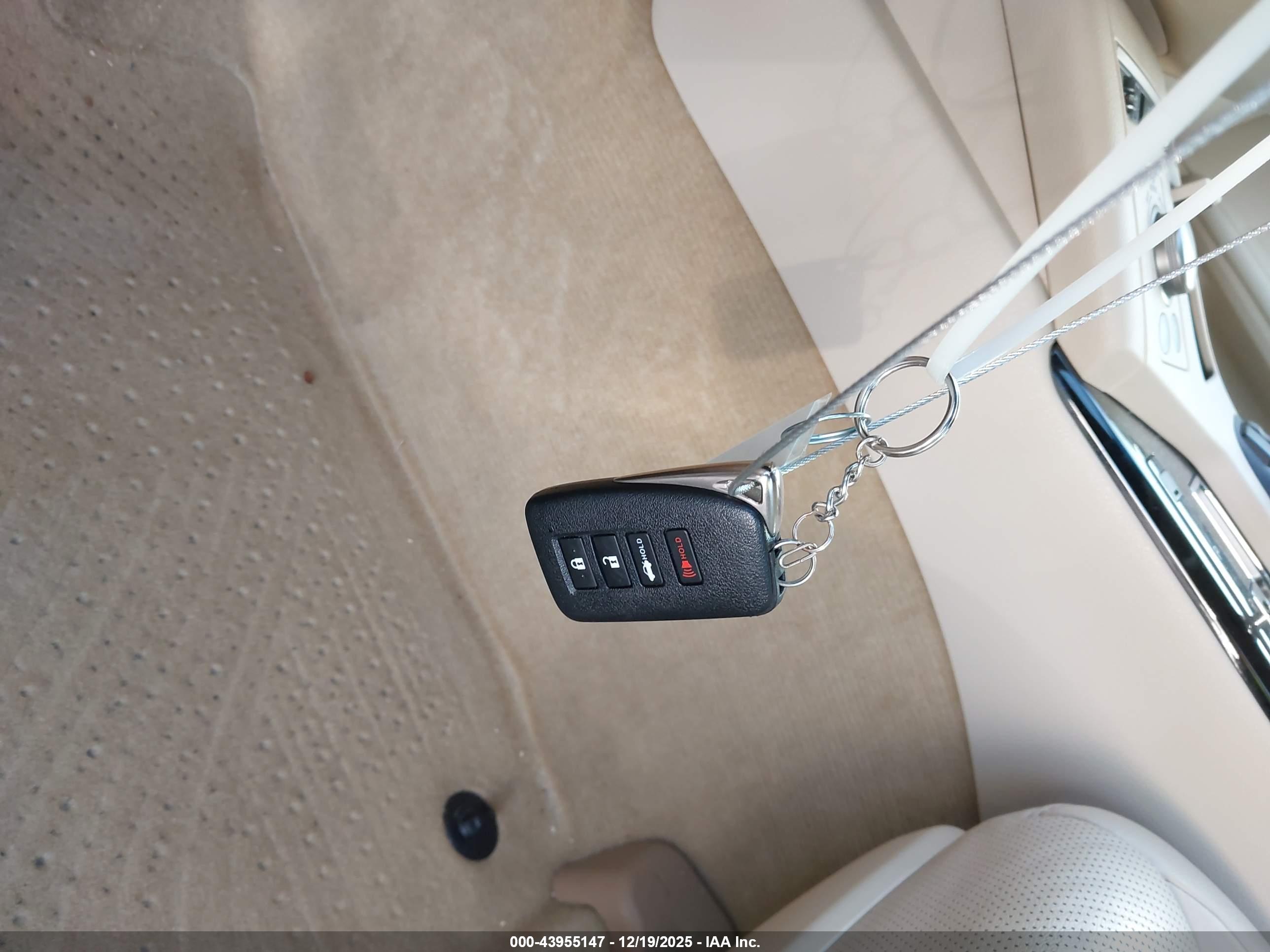 LEXUS ES image 11