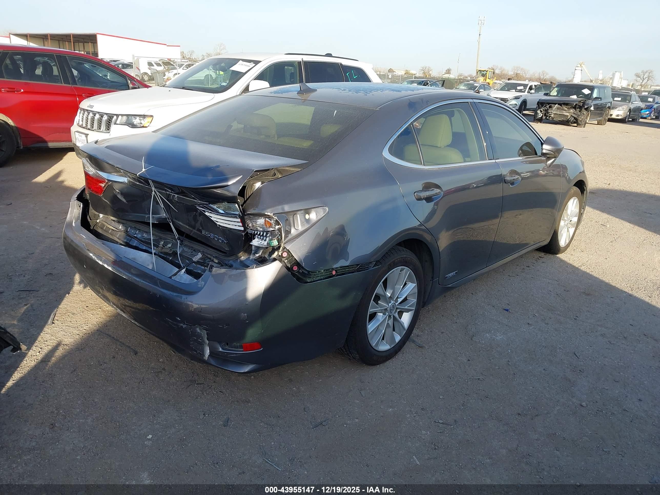 LEXUS ES image 4