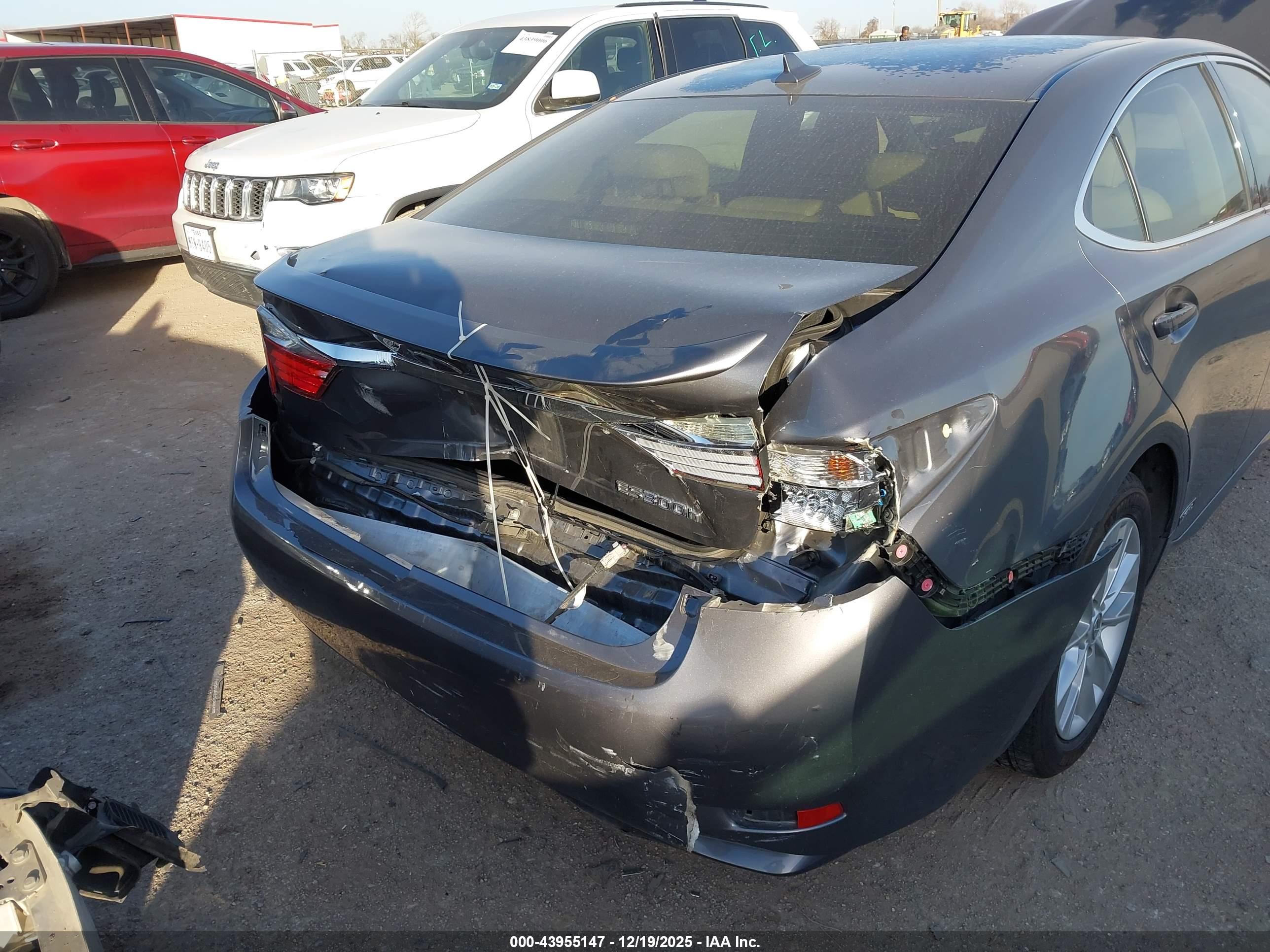 LEXUS ES image 6