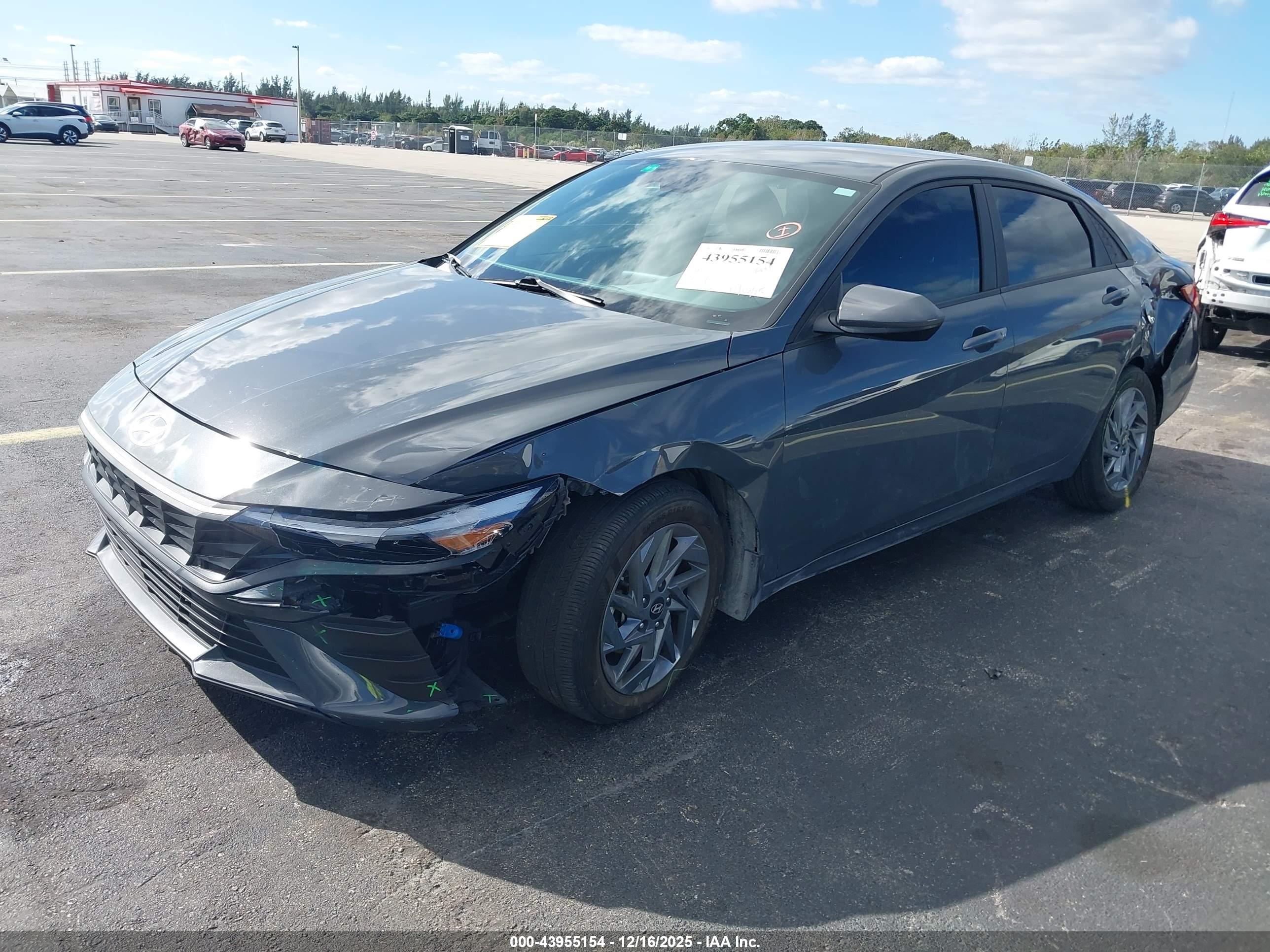 HYUNDAI ELANTRA image 2